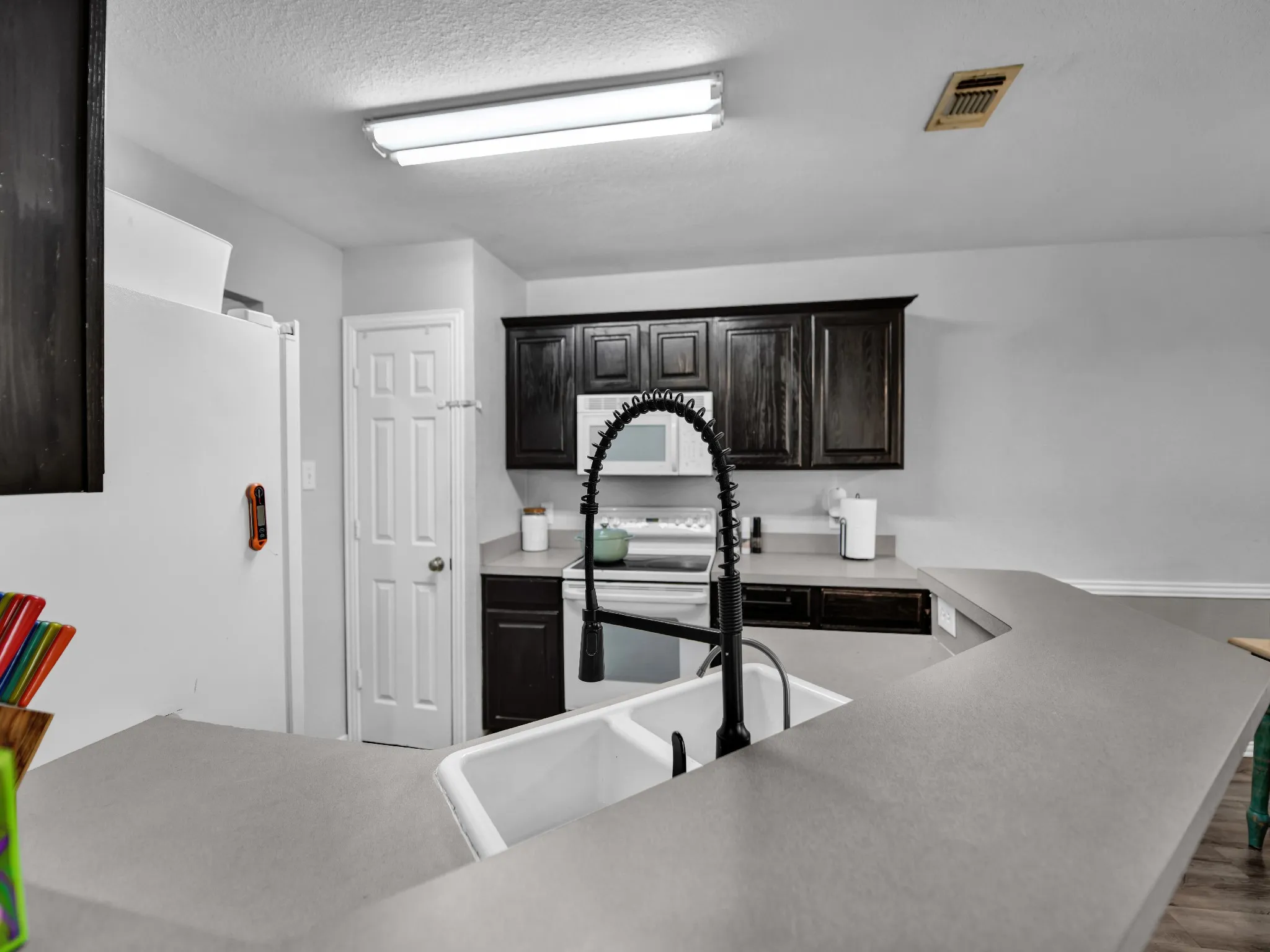 Single Family Residence For Sale in Parker County , 108 Butternut Court, Weatherford, Texas 76088, 3 Bedroom, 2 Bathroom, 2 Garage spaces, 1,634 Sqft, built in 2003, mls#21386619, Real Estate Agent in Weatherford, Homes For Sale in Parker county, Homes For Sale in Weatherford, Realtor in Weatherford Texas, Real Estate Brokerage Independent Realty Texas, Luminita Cordes Realtor