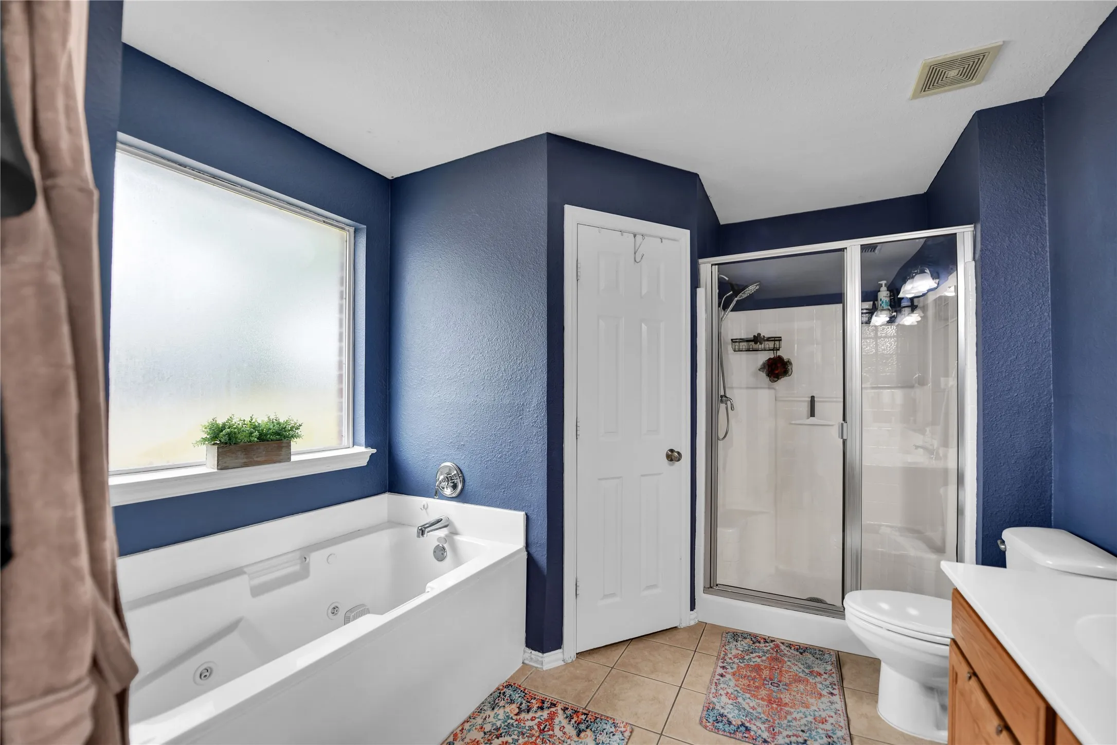 Single Family Residence For Sale in Parker County , 108 Butternut Court, Weatherford, Texas 76088, 3 Bedroom, 2 Bathroom, 2 Garage spaces, 1,634 Sqft, built in 2003, mls#21386619, Real Estate Agent in Weatherford, Homes For Sale in Parker county, Homes For Sale in Weatherford, Realtor in Weatherford Texas, Real Estate Brokerage Independent Realty Texas, Luminita Cordes Realtor