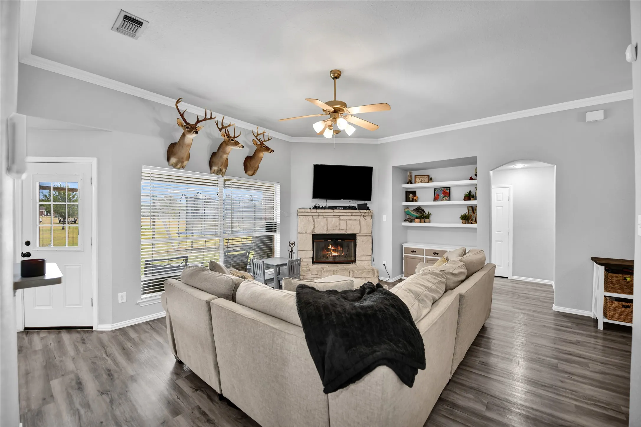 Single Family Residence For Sale in Parker County , 108 Butternut Court, Weatherford, Texas 76088, 3 Bedroom, 2 Bathroom, 2 Garage spaces, 1,634 Sqft, built in 2003, mls#21386619, Real Estate Agent in Weatherford, Homes For Sale in Parker county, Homes For Sale in Weatherford, Realtor in Weatherford Texas, Real Estate Brokerage Independent Realty Texas, Luminita Cordes Realtor