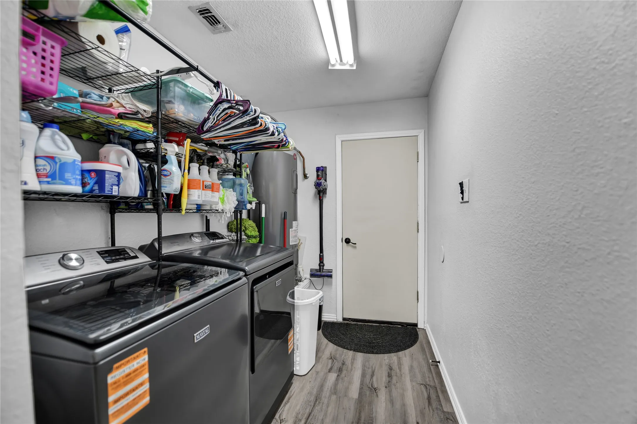 Single Family Residence For Sale in Parker County , 108 Butternut Court, Weatherford, Texas 76088, 3 Bedroom, 2 Bathroom, 2 Garage spaces, 1,634 Sqft, built in 2003, mls#21386619, Real Estate Agent in Weatherford, Homes For Sale in Parker county, Homes For Sale in Weatherford, Realtor in Weatherford Texas, Real Estate Brokerage Independent Realty Texas, Luminita Cordes Realtor