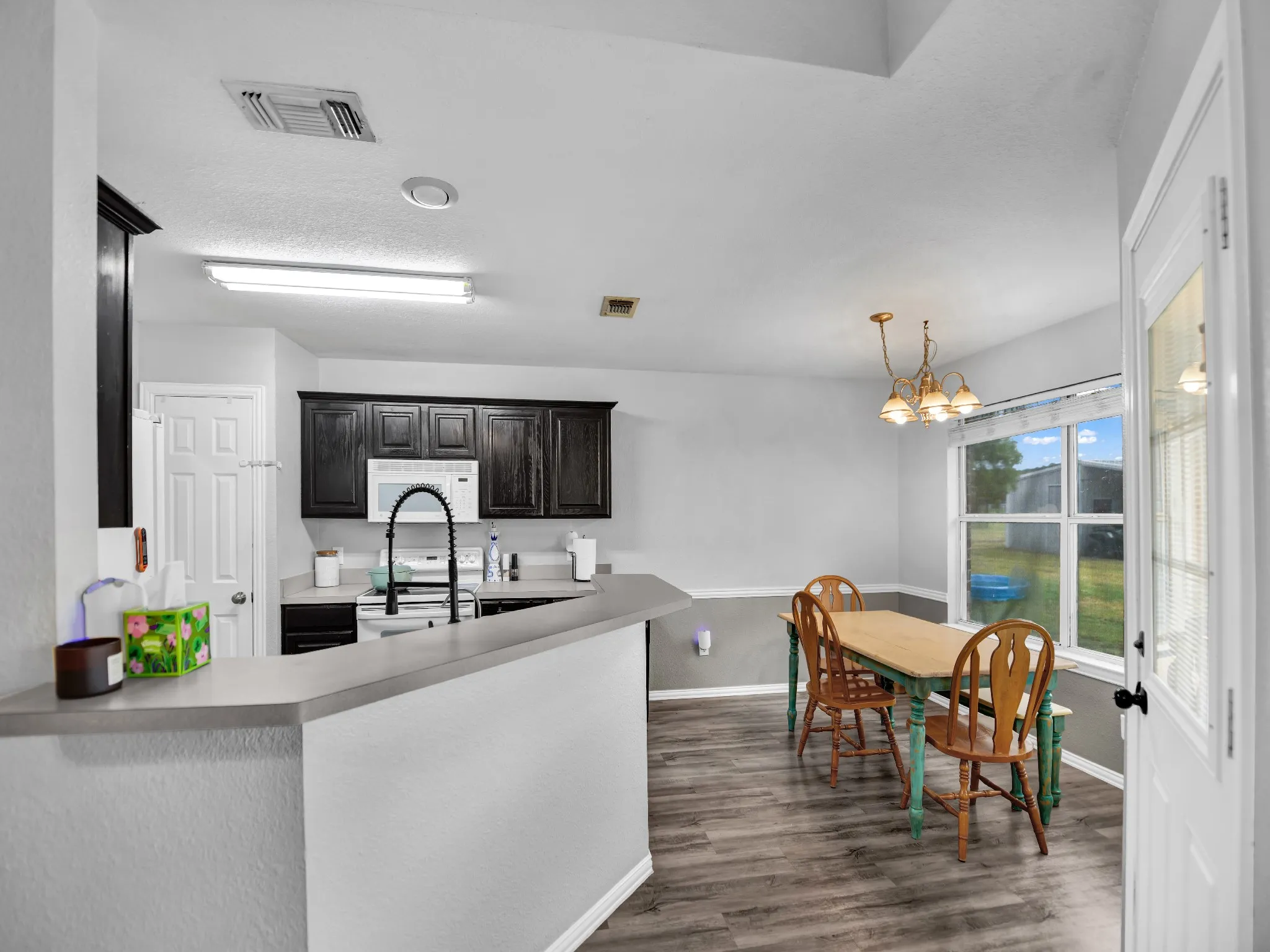 Single Family Residence For Sale in Parker County , 108 Butternut Court, Weatherford, Texas 76088, 3 Bedroom, 2 Bathroom, 2 Garage spaces, 1,634 Sqft, built in 2003, mls#21386619, Real Estate Agent in Weatherford, Homes For Sale in Parker county, Homes For Sale in Weatherford, Realtor in Weatherford Texas, Real Estate Brokerage Independent Realty Texas, Luminita Cordes Realtor