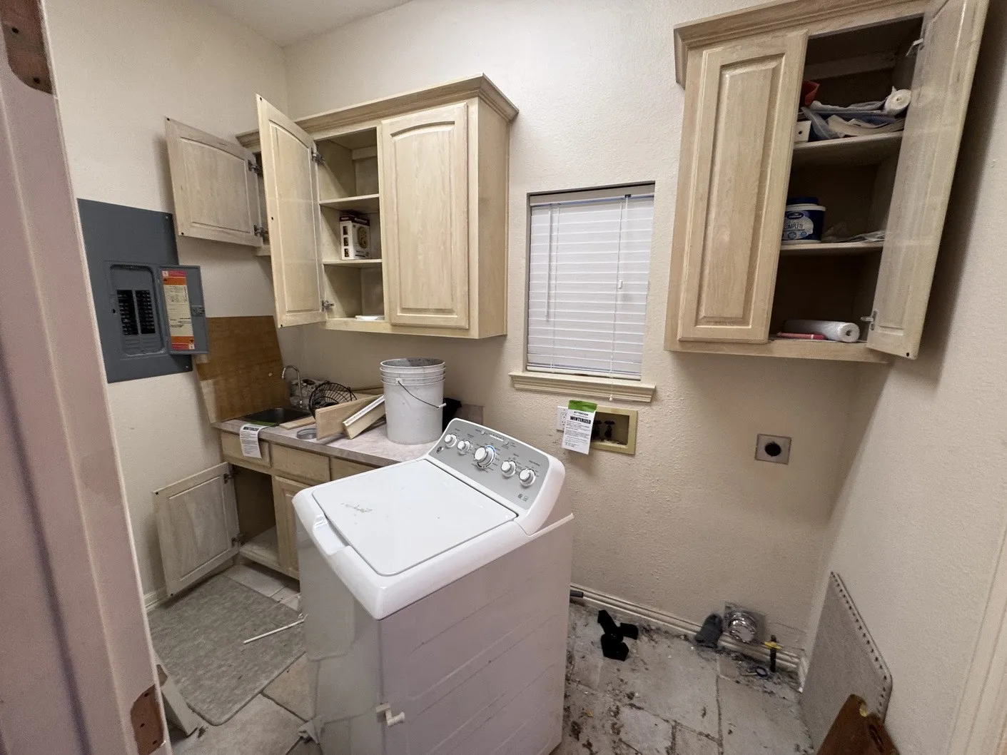 Single Family Residence For Sale in Tarrant County , 2717 Laurel Valley Lane, Arlington, Texas 76006, 6 Bedroom, 6 Bathroom, 2 Garage spaces, 6,495 Sqft, built in 1992, mls#21401080, Real Estate Agent in Arlington, Homes For Sale in Tarrant county, Homes For Sale in Arlington, Realtor in Arlington Texas, Real Estate Brokerage Independent Realty Texas, Luminita Cordes Realtor