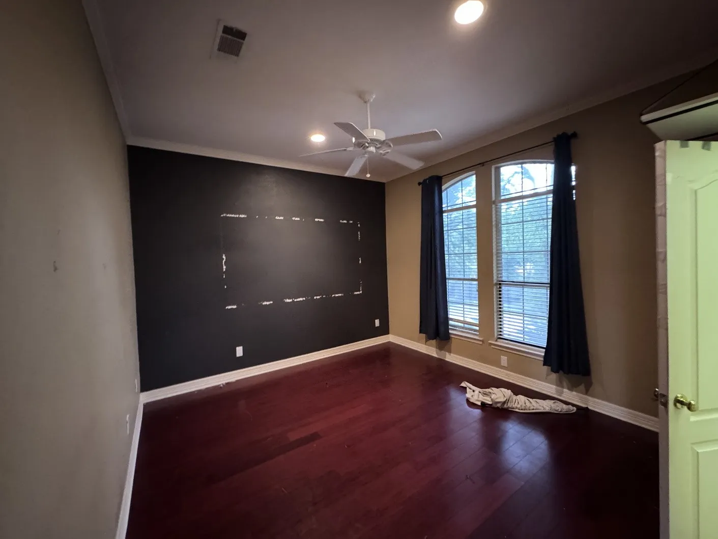 Single Family Residence For Sale in Tarrant County , 2717 Laurel Valley Lane, Arlington, Texas 76006, 6 Bedroom, 6 Bathroom, 2 Garage spaces, 6,495 Sqft, built in 1992, mls#21401080, Real Estate Agent in Arlington, Homes For Sale in Tarrant county, Homes For Sale in Arlington, Realtor in Arlington Texas, Real Estate Brokerage Independent Realty Texas, Luminita Cordes Realtor