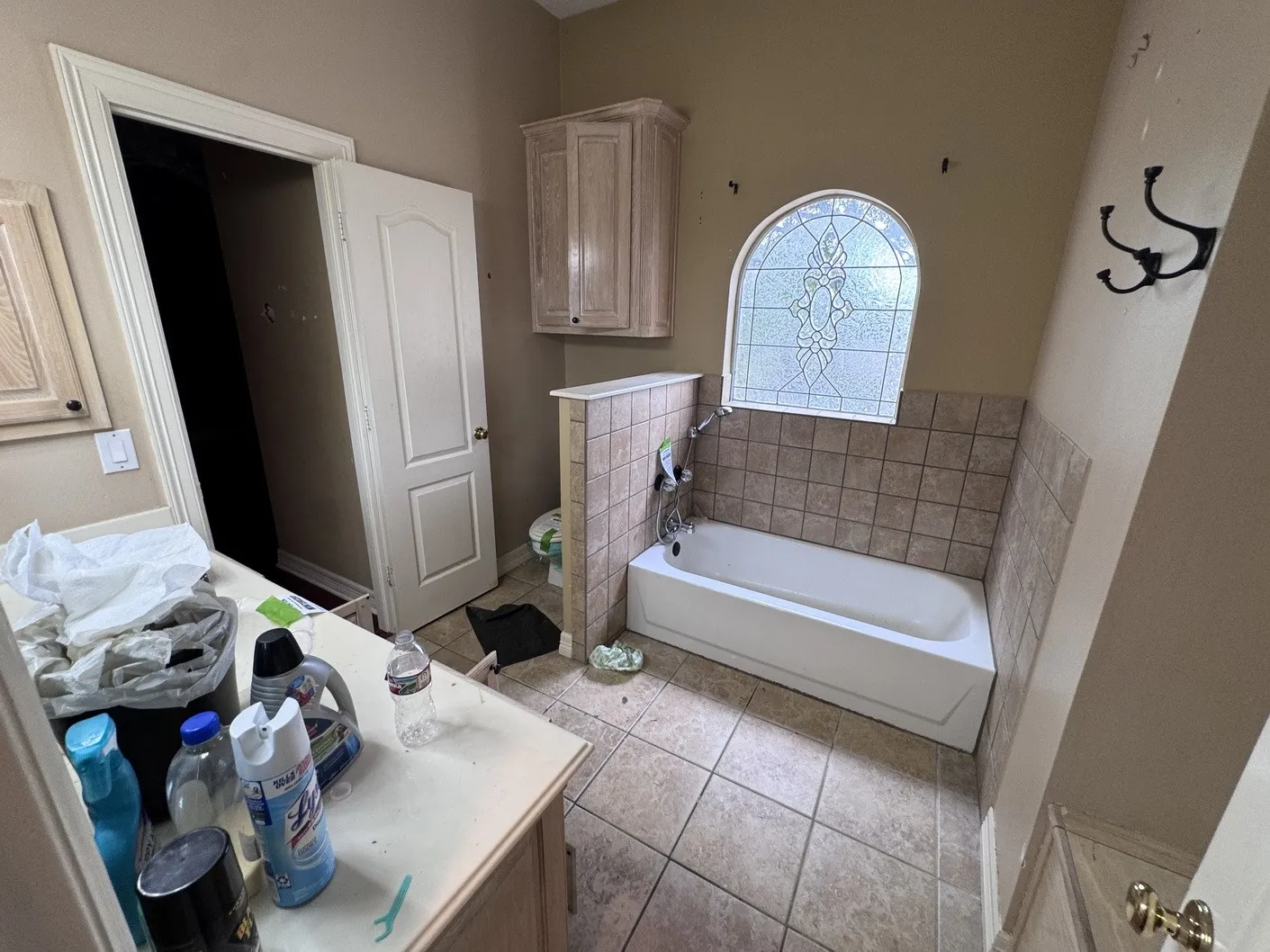 Single Family Residence For Sale in Tarrant County , 2717 Laurel Valley Lane, Arlington, Texas 76006, 6 Bedroom, 6 Bathroom, 2 Garage spaces, 6,495 Sqft, built in 1992, mls#21401080, Real Estate Agent in Arlington, Homes For Sale in Tarrant county, Homes For Sale in Arlington, Realtor in Arlington Texas, Real Estate Brokerage Independent Realty Texas, Luminita Cordes Realtor