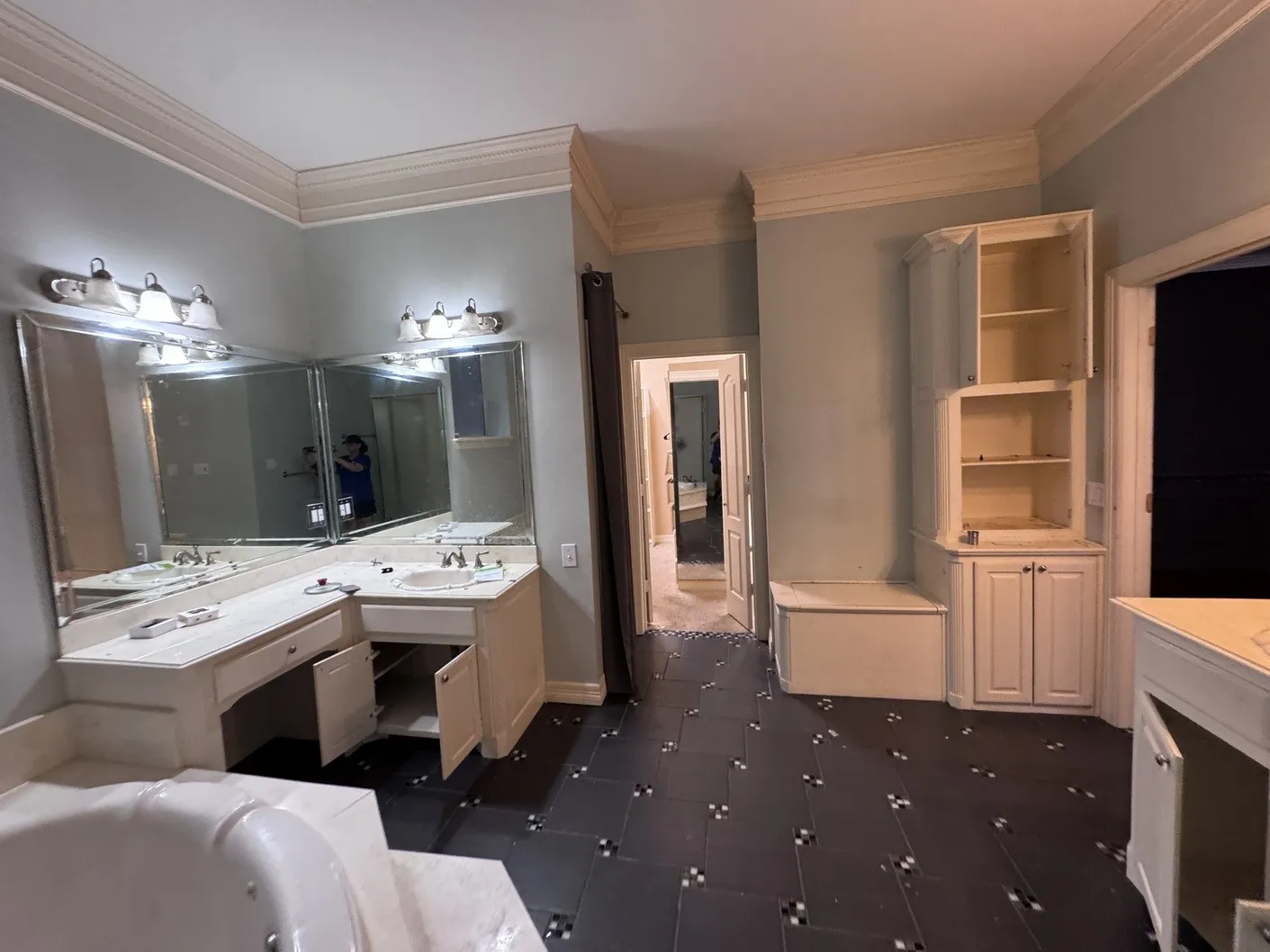 Single Family Residence For Sale in Tarrant County , 2717 Laurel Valley Lane, Arlington, Texas 76006, 6 Bedroom, 6 Bathroom, 2 Garage spaces, 6,495 Sqft, built in 1992, mls#21401080, Real Estate Agent in Arlington, Homes For Sale in Tarrant county, Homes For Sale in Arlington, Realtor in Arlington Texas, Real Estate Brokerage Independent Realty Texas, Luminita Cordes Realtor