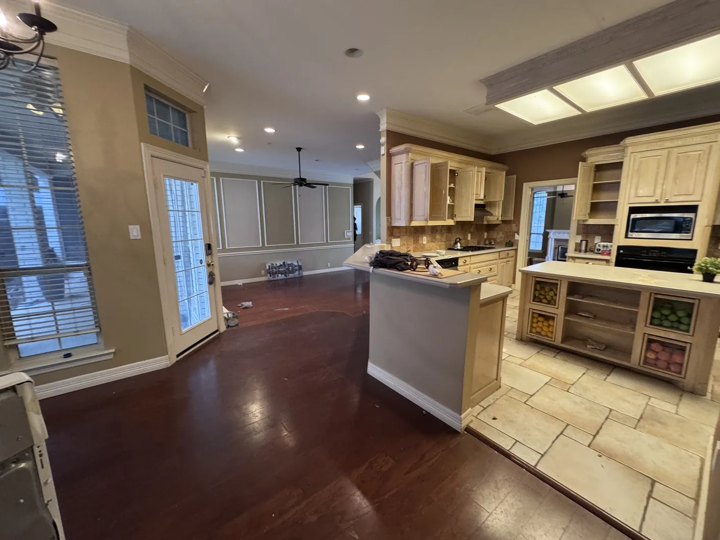 Single Family Residence For Sale in Tarrant County , 2717 Laurel Valley Lane, Arlington, Texas 76006, 6 Bedroom, 6 Bathroom, 2 Garage spaces, 6,495 Sqft, built in 1992, mls#21401080, Real Estate Agent in Arlington, Homes For Sale in Tarrant county, Homes For Sale in Arlington, Realtor in Arlington Texas, Real Estate Brokerage Independent Realty Texas, Luminita Cordes Realtor