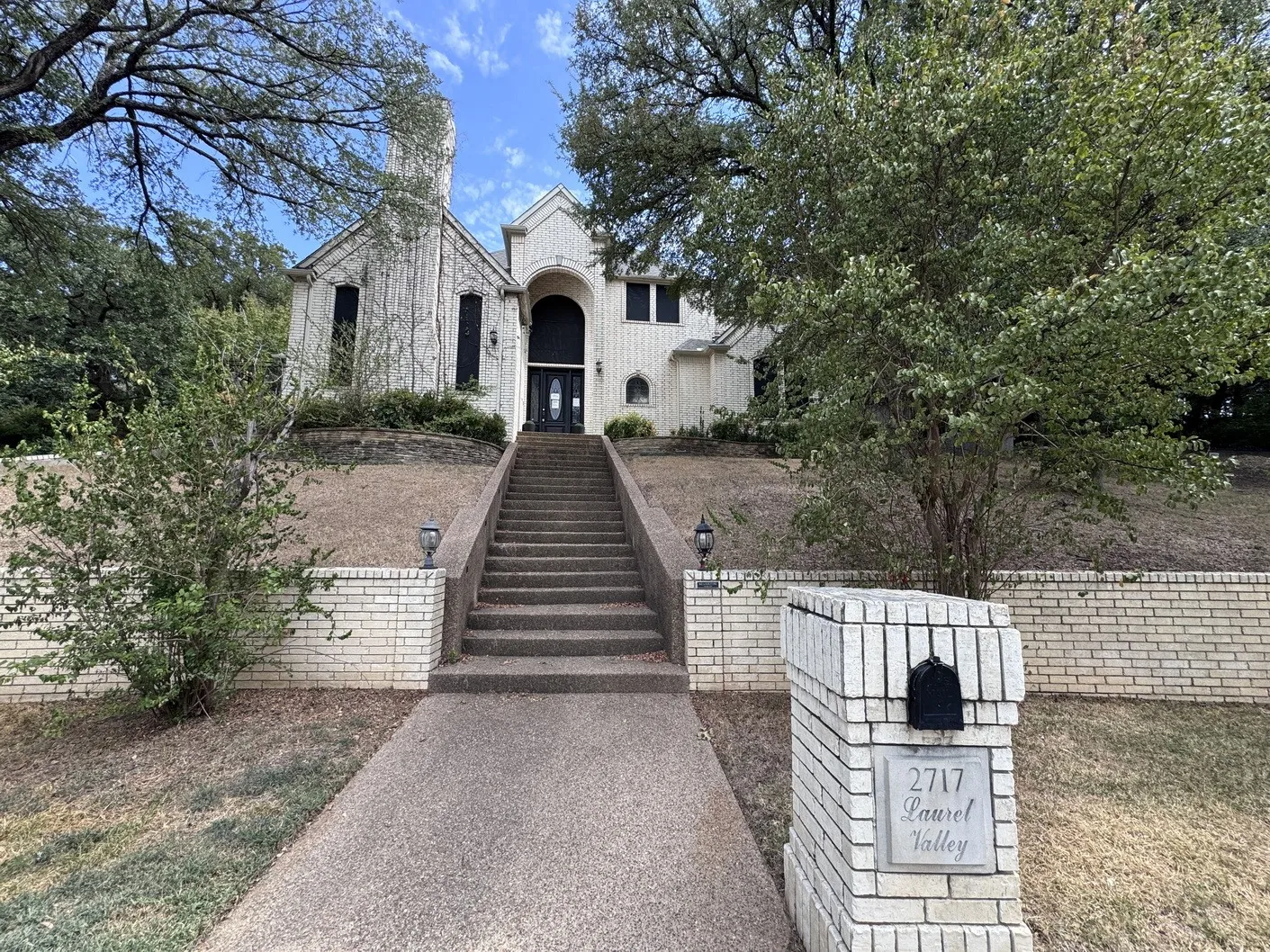 Single Family Residence For Sale in Tarrant County , 2717 Laurel Valley Lane, Arlington, Texas 76006, 6 Bedroom, 6 Bathroom, 2 Garage spaces, 6,495 Sqft, built in 1992, mls#21401080, Real Estate Agent in Arlington, Homes For Sale in Tarrant county, Homes For Sale in Arlington, Realtor in Arlington Texas, Real Estate Brokerage Independent Realty Texas, Luminita Cordes Realtor