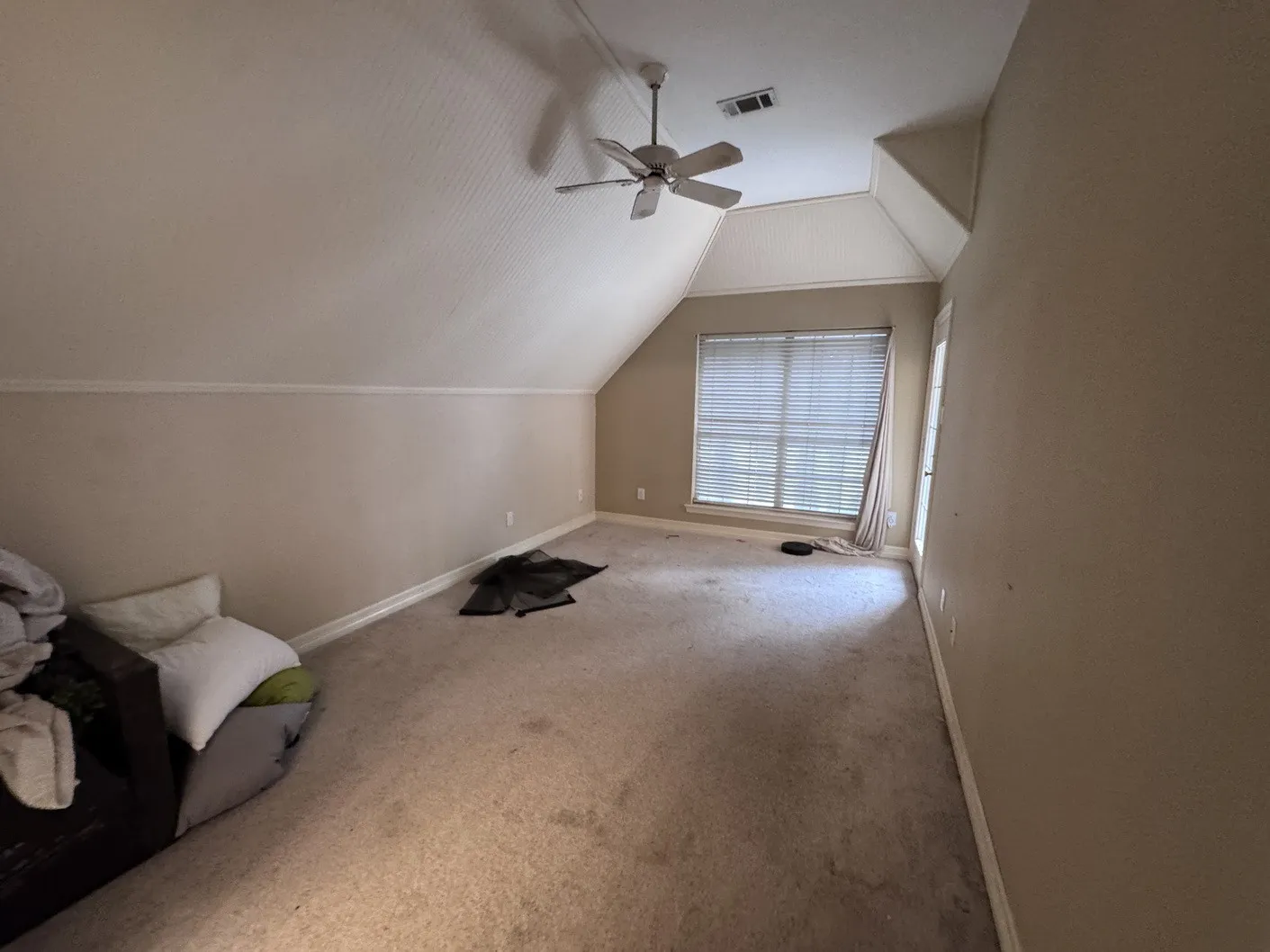 Single Family Residence For Sale in Tarrant County , 2717 Laurel Valley Lane, Arlington, Texas 76006, 6 Bedroom, 6 Bathroom, 2 Garage spaces, 6,495 Sqft, built in 1992, mls#21401080, Real Estate Agent in Arlington, Homes For Sale in Tarrant county, Homes For Sale in Arlington, Realtor in Arlington Texas, Real Estate Brokerage Independent Realty Texas, Luminita Cordes Realtor