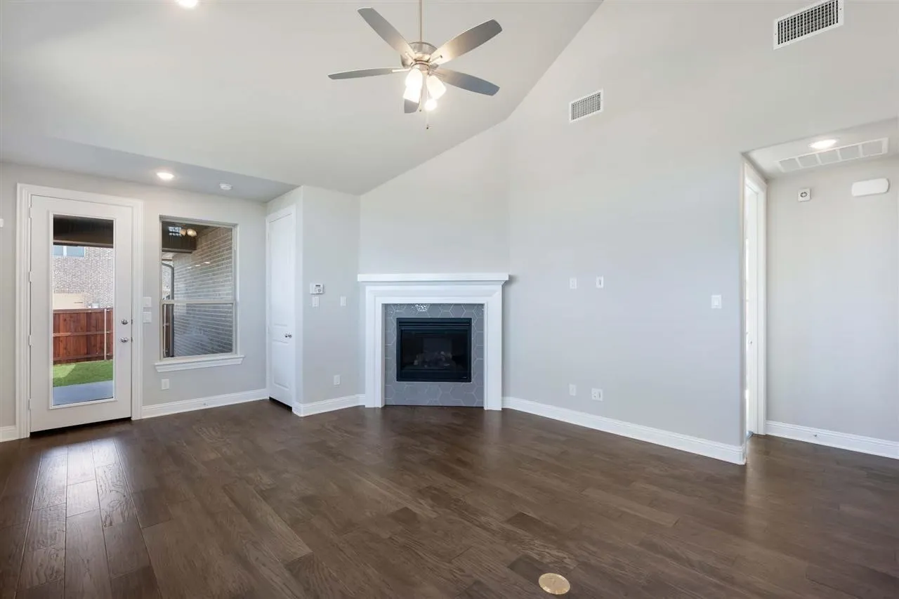 Single Family Residence For Rent in Tarrant County , 4423 Indigo Lark Lane, Arlington, Texas 76005, 3 Bedroom, 3 Bathroom, 2 Garage spaces, 2,328 Sqft, built in 2019, mls#21400387, Real Estate Agent in Arlington, Homes For Rent in Tarrant county, Homes For Rent in Arlington, Realtor in Arlington Texas, Real Estate Brokerage Independent Realty Texas, Luminita Cordes Realtor