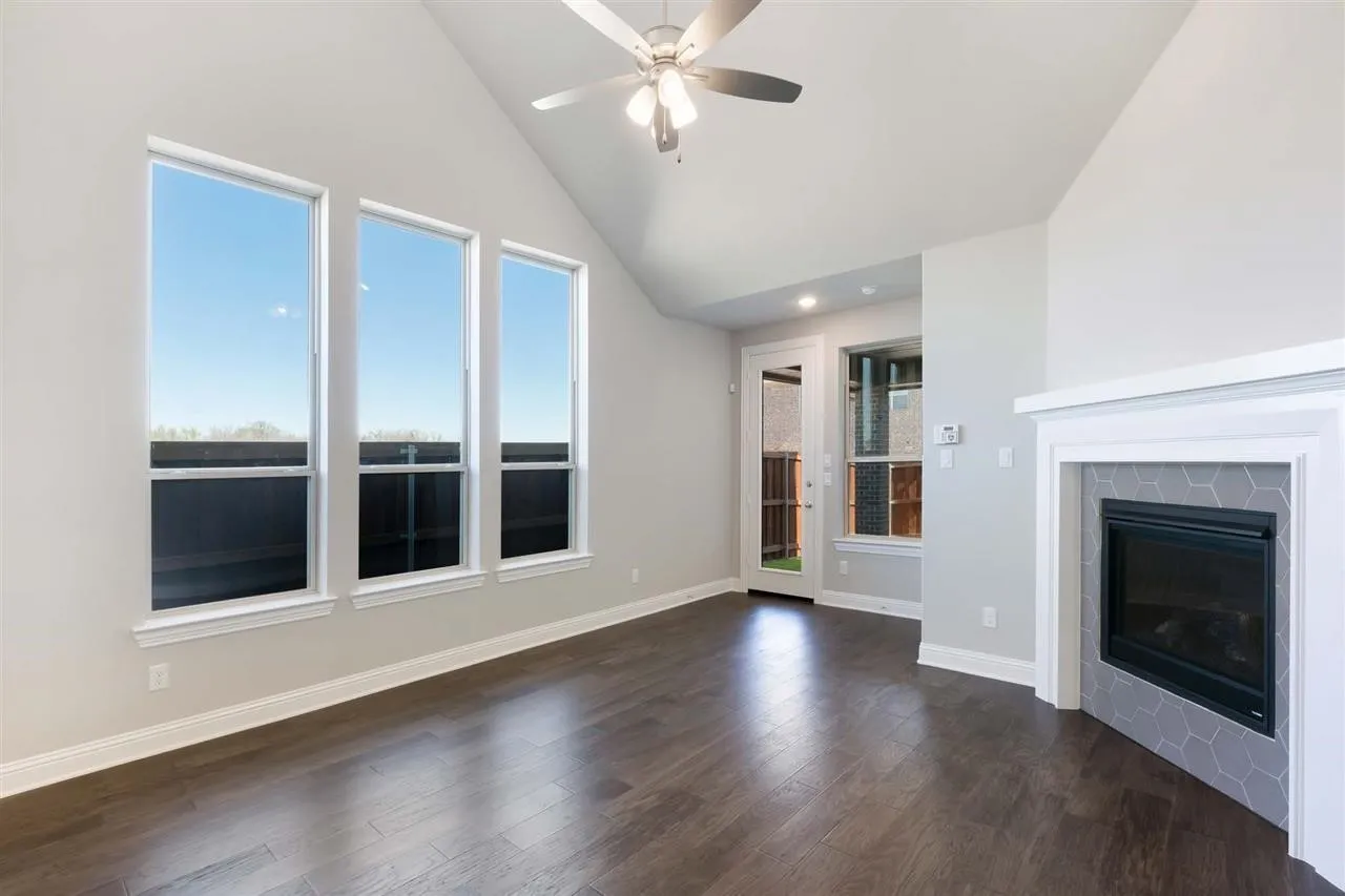Single Family Residence For Rent in Tarrant County , 4423 Indigo Lark Lane, Arlington, Texas 76005, 3 Bedroom, 3 Bathroom, 2 Garage spaces, 2,328 Sqft, built in 2019, mls#21400387, Real Estate Agent in Arlington, Homes For Rent in Tarrant county, Homes For Rent in Arlington, Realtor in Arlington Texas, Real Estate Brokerage Independent Realty Texas, Luminita Cordes Realtor