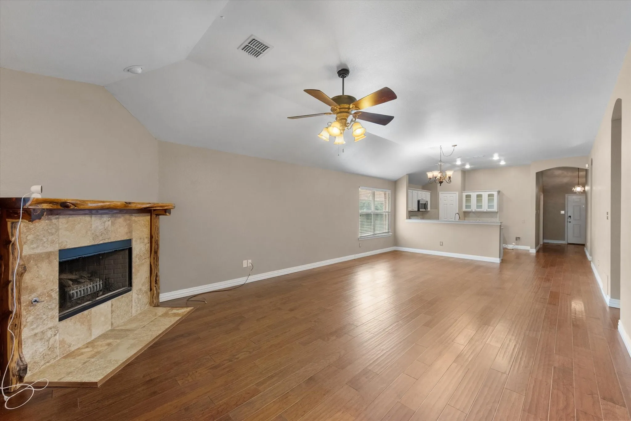 Single Family Residence For Sale in Tarrant County , 1109 Nighthawk Road, Fort Worth, Texas 76108, 3 Bedroom, 2 Bathroom, 2 Garage spaces, 2,056 Sqft, built in 2007, mls#21401658, Real Estate Agent in Fort Worth, Homes For Sale in Tarrant county, Homes For Sale in Fort Worth, Realtor in Fort Worth Texas, Real Estate Brokerage Independent Realty Texas, Luminita Cordes Realtor