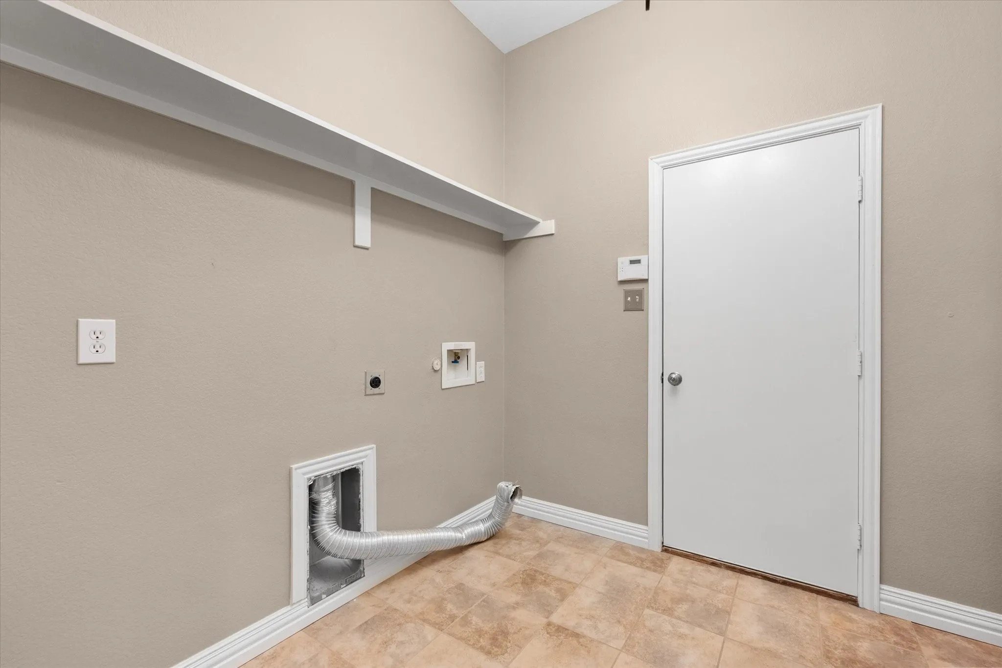 Single Family Residence For Sale in Tarrant County , 1109 Nighthawk Road, Fort Worth, Texas 76108, 3 Bedroom, 2 Bathroom, 2 Garage spaces, 2,056 Sqft, built in 2007, mls#21401658, Real Estate Agent in Fort Worth, Homes For Sale in Tarrant county, Homes For Sale in Fort Worth, Realtor in Fort Worth Texas, Real Estate Brokerage Independent Realty Texas, Luminita Cordes Realtor