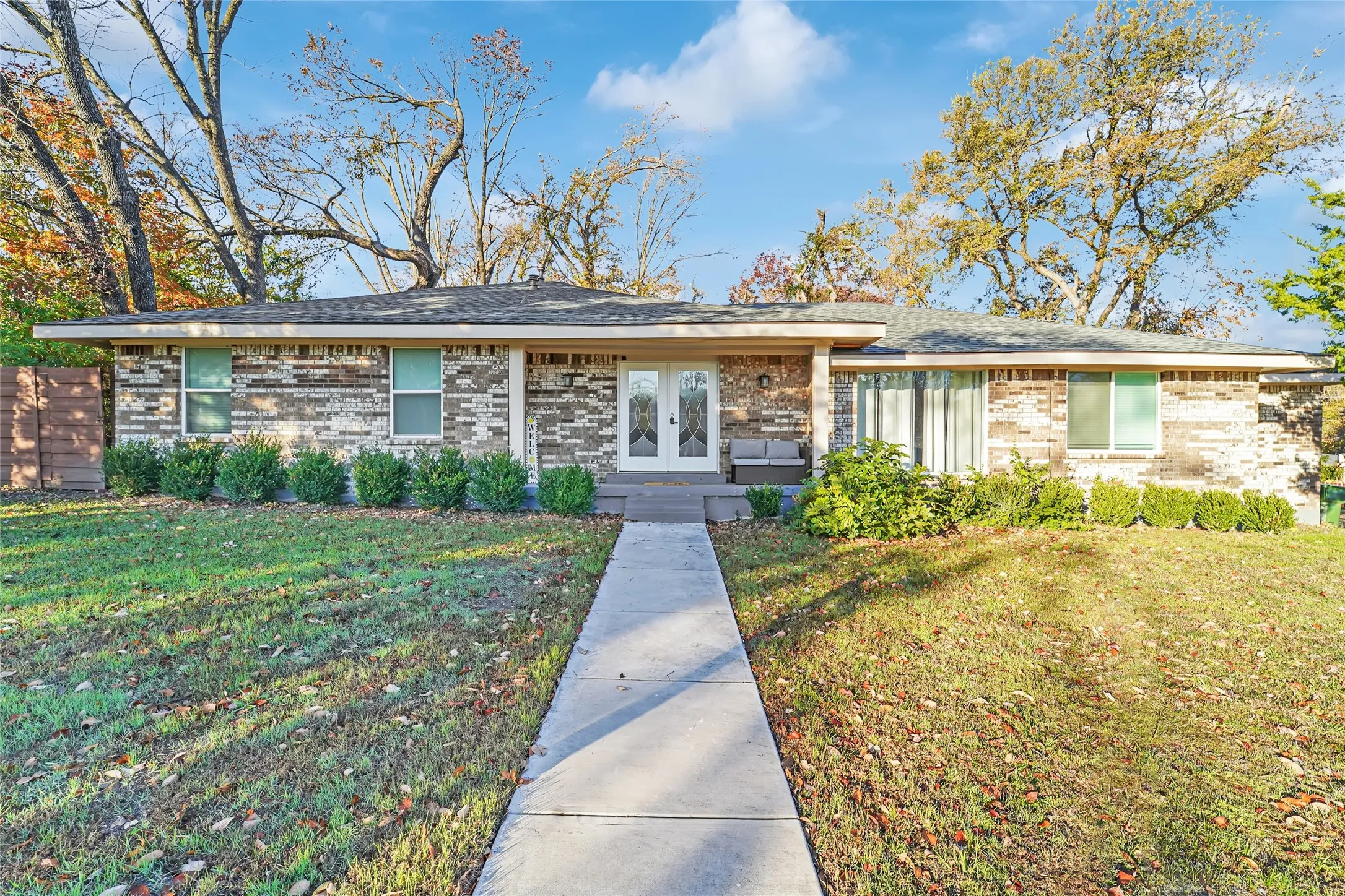 Single Family Residence For Sale in Dallas County , 3801 Kazak Street, Garland, Texas 75041, 4 Bedroom, 3 Bathroom, 2 Garage spaces, 2,227 Sqft, built in 1973, mls#21401779, Real Estate Agent in Garland, Homes For Sale in Dallas county, Homes For Sale in Garland, Realtor in Garland Texas, Real Estate Brokerage Independent Realty Texas, Luminita Cordes Realtor