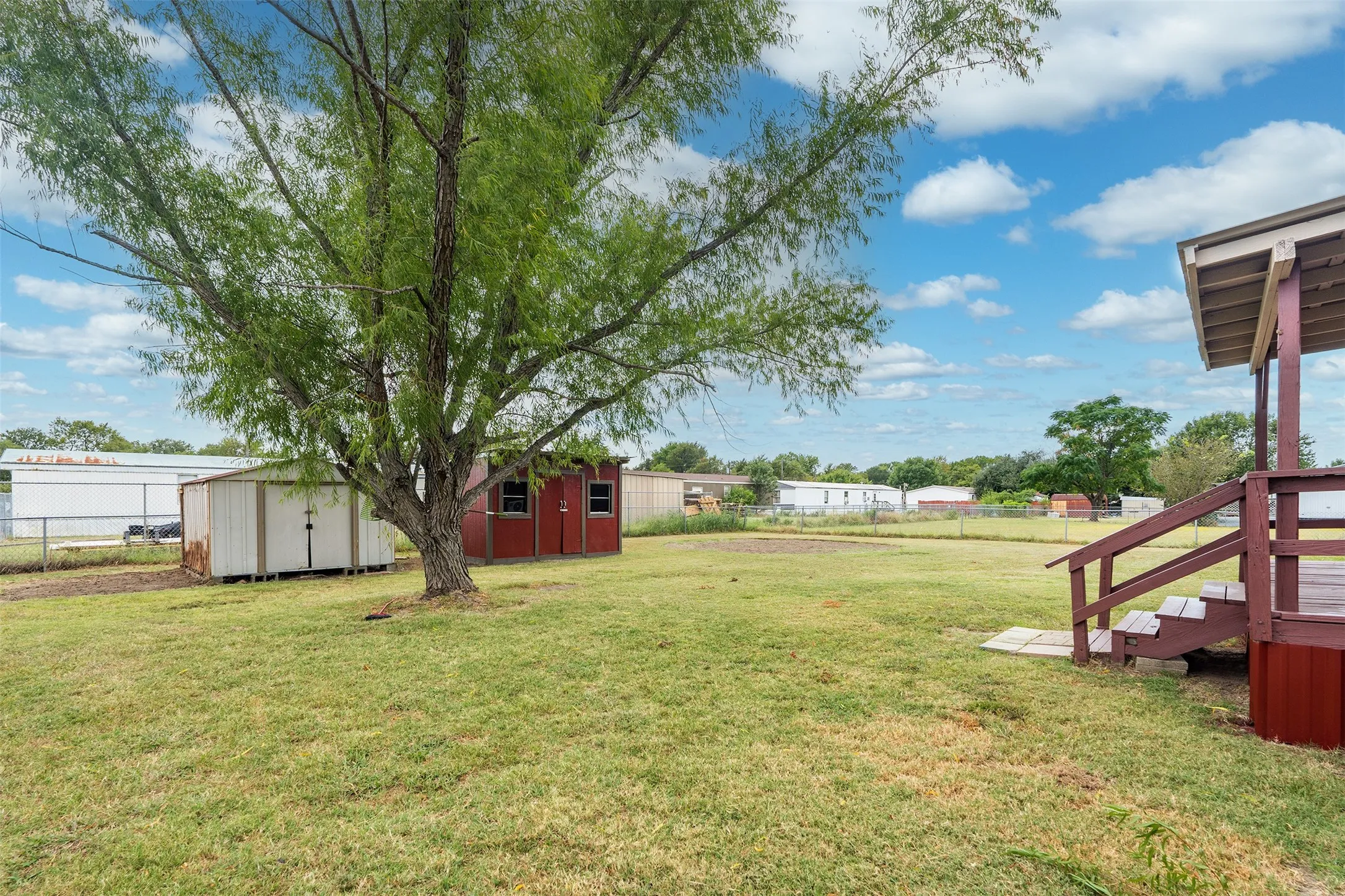 Mobile Home For Sale in Kaufman County , 414 Kaci Jo, Mabank, Texas 75147, 3 Bedroom, 2 Bathroom, Garage spaces, 1,216 Sqft, built in 2000, mls#21401780, Real Estate Agent in Mabank, Homes For Sale in Kaufman county, Homes For Sale in Mabank, Realtor in Mabank Texas, Real Estate Brokerage Independent Realty Texas, Luminita Cordes Realtor