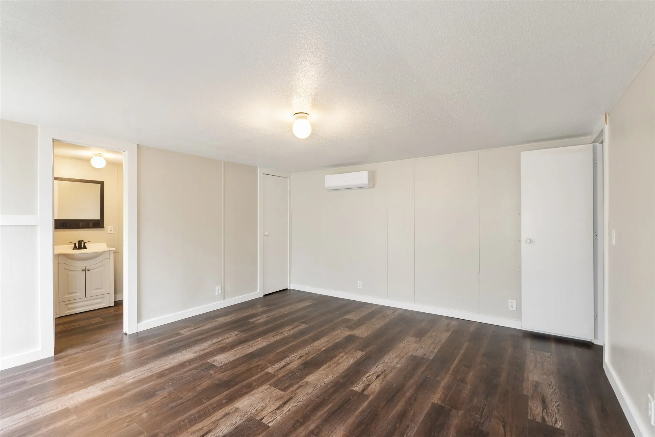 Mobile Home For Sale in Kaufman County , 414 Kaci Jo, Mabank, Texas 75147, 3 Bedroom, 2 Bathroom, Garage spaces, 1,216 Sqft, built in 2000, mls#21401780, Real Estate Agent in Mabank, Homes For Sale in Kaufman county, Homes For Sale in Mabank, Realtor in Mabank Texas, Real Estate Brokerage Independent Realty Texas, Luminita Cordes Realtor