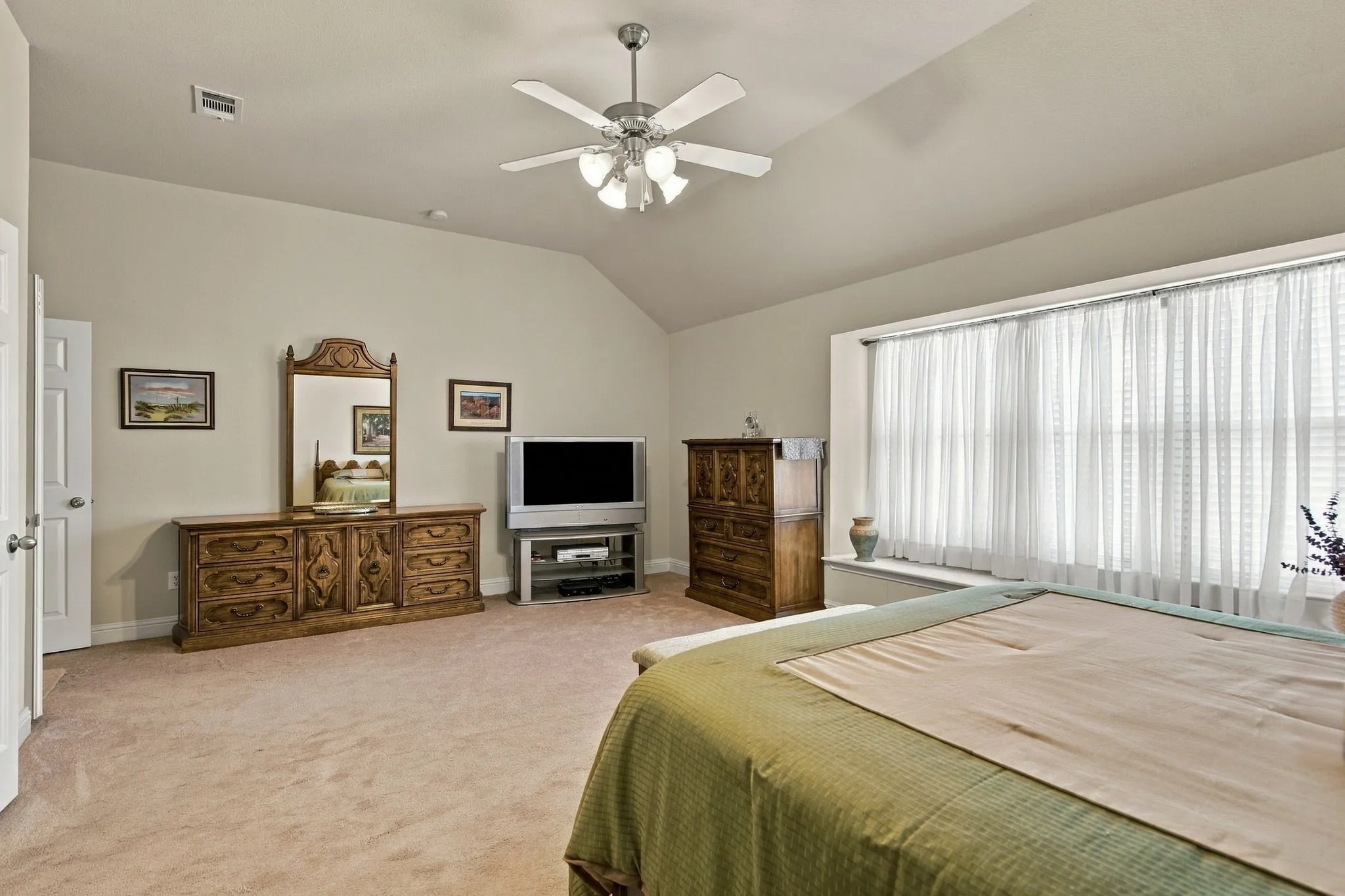Single Family Residence For Sale in Denton County , 850 Carolina Way, Lantana, Texas 76226, 4 Bedroom, 2 Bathroom, 2 Garage spaces, 2,347 Sqft, built in 2006, mls#21401783, Real Estate Agent in Lantana, Homes For Sale in Denton county, Homes For Sale in Lantana, Realtor in Lantana Texas, Real Estate Brokerage Independent Realty Texas, Luminita Cordes Realtor