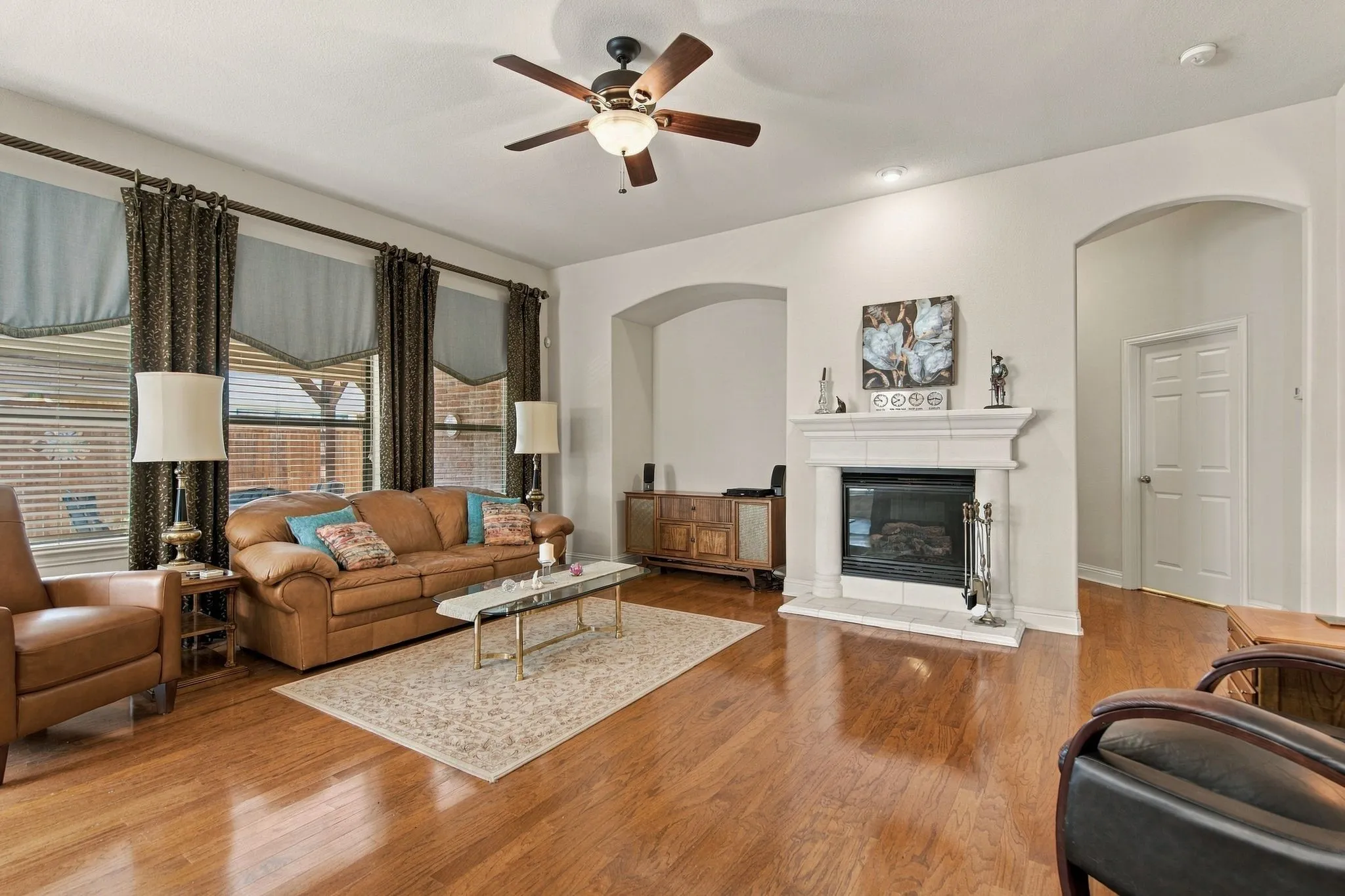 Single Family Residence For Sale in Denton County , 850 Carolina Way, Lantana, Texas 76226, 4 Bedroom, 2 Bathroom, 2 Garage spaces, 2,347 Sqft, built in 2006, mls#21401783, Real Estate Agent in Lantana, Homes For Sale in Denton county, Homes For Sale in Lantana, Realtor in Lantana Texas, Real Estate Brokerage Independent Realty Texas, Luminita Cordes Realtor