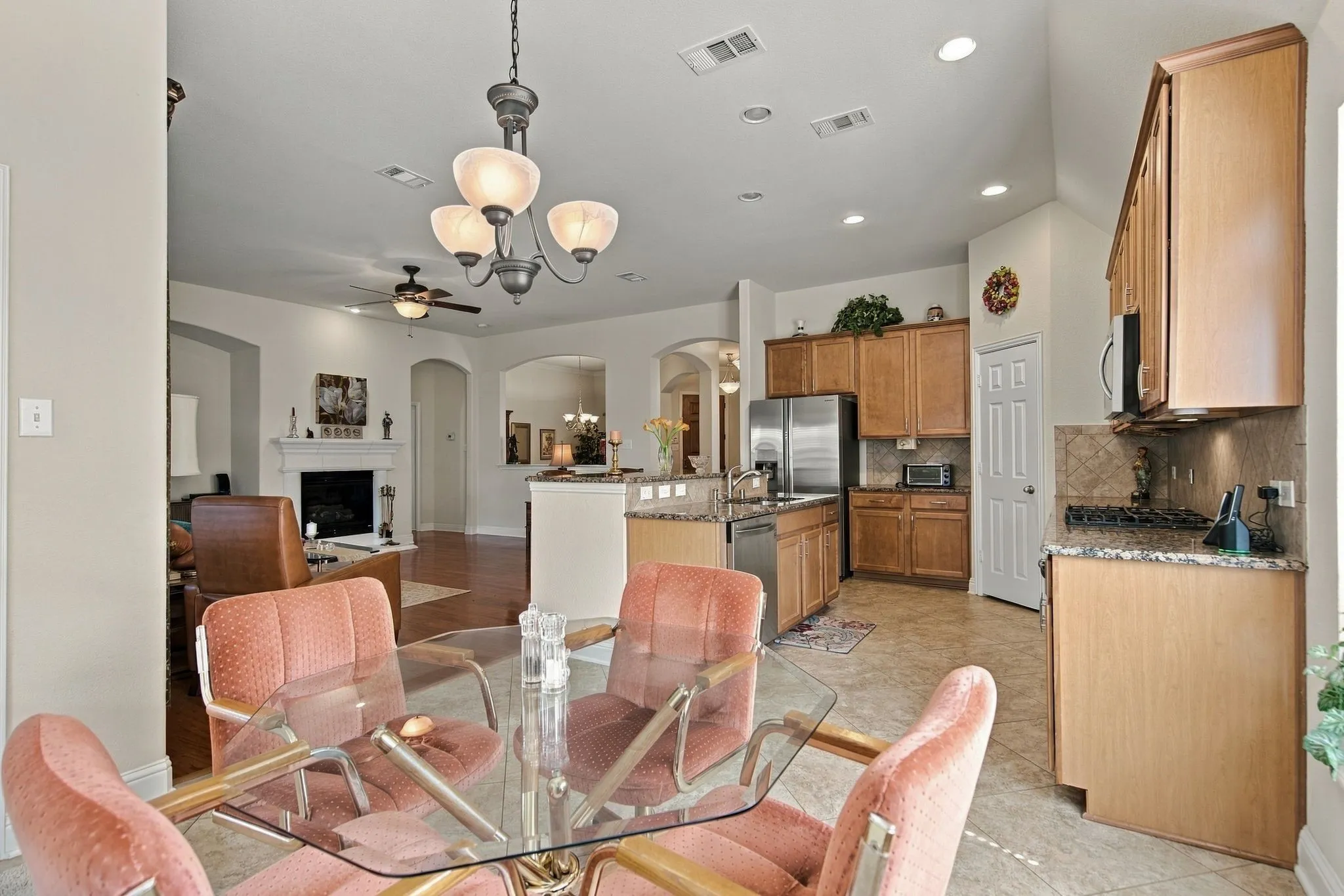 Single Family Residence For Sale in Denton County , 850 Carolina Way, Lantana, Texas 76226, 4 Bedroom, 2 Bathroom, 2 Garage spaces, 2,347 Sqft, built in 2006, mls#21401783, Real Estate Agent in Lantana, Homes For Sale in Denton county, Homes For Sale in Lantana, Realtor in Lantana Texas, Real Estate Brokerage Independent Realty Texas, Luminita Cordes Realtor