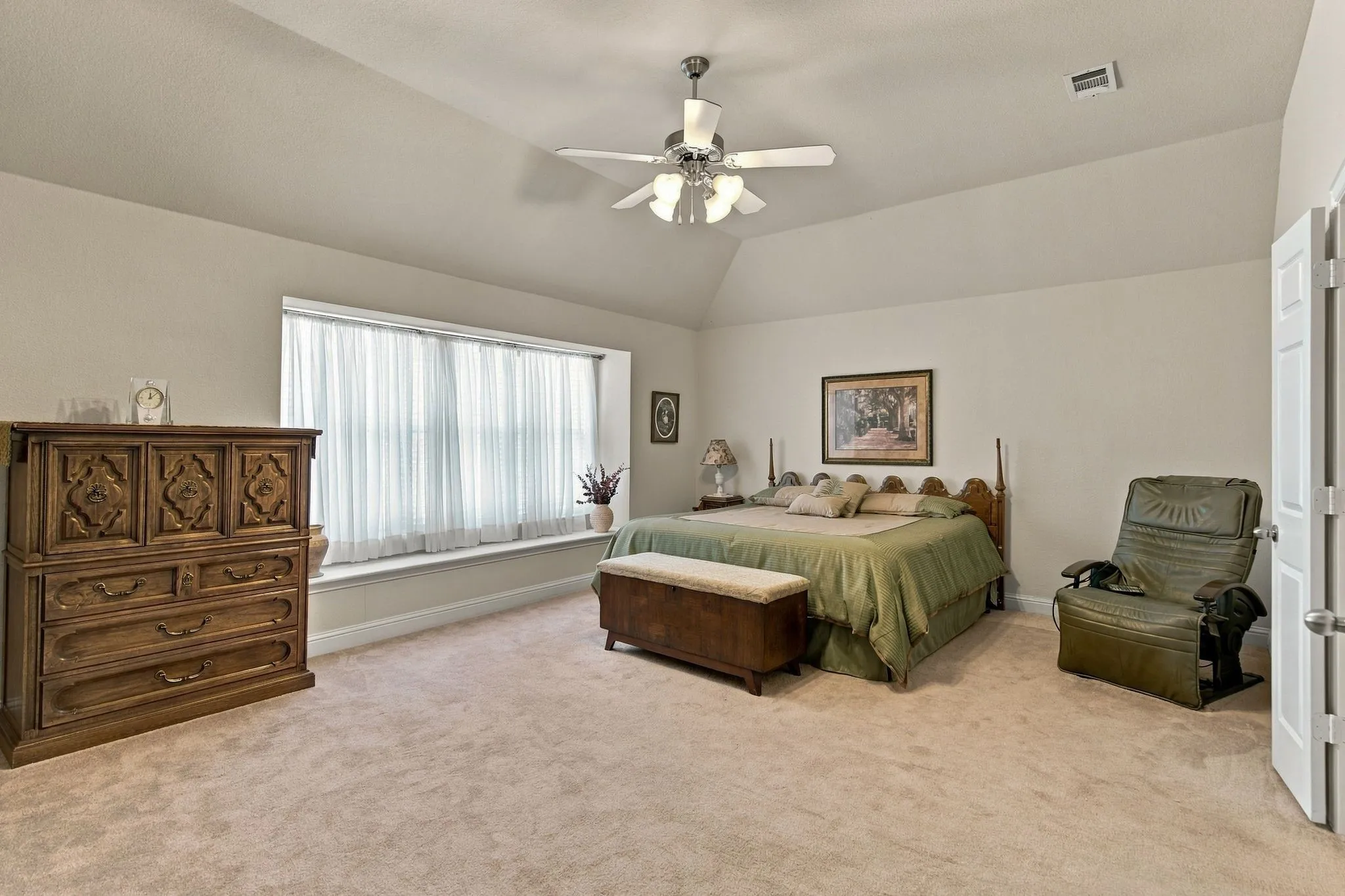 Single Family Residence For Sale in Denton County , 850 Carolina Way, Lantana, Texas 76226, 4 Bedroom, 2 Bathroom, 2 Garage spaces, 2,347 Sqft, built in 2006, mls#21401783, Real Estate Agent in Lantana, Homes For Sale in Denton county, Homes For Sale in Lantana, Realtor in Lantana Texas, Real Estate Brokerage Independent Realty Texas, Luminita Cordes Realtor