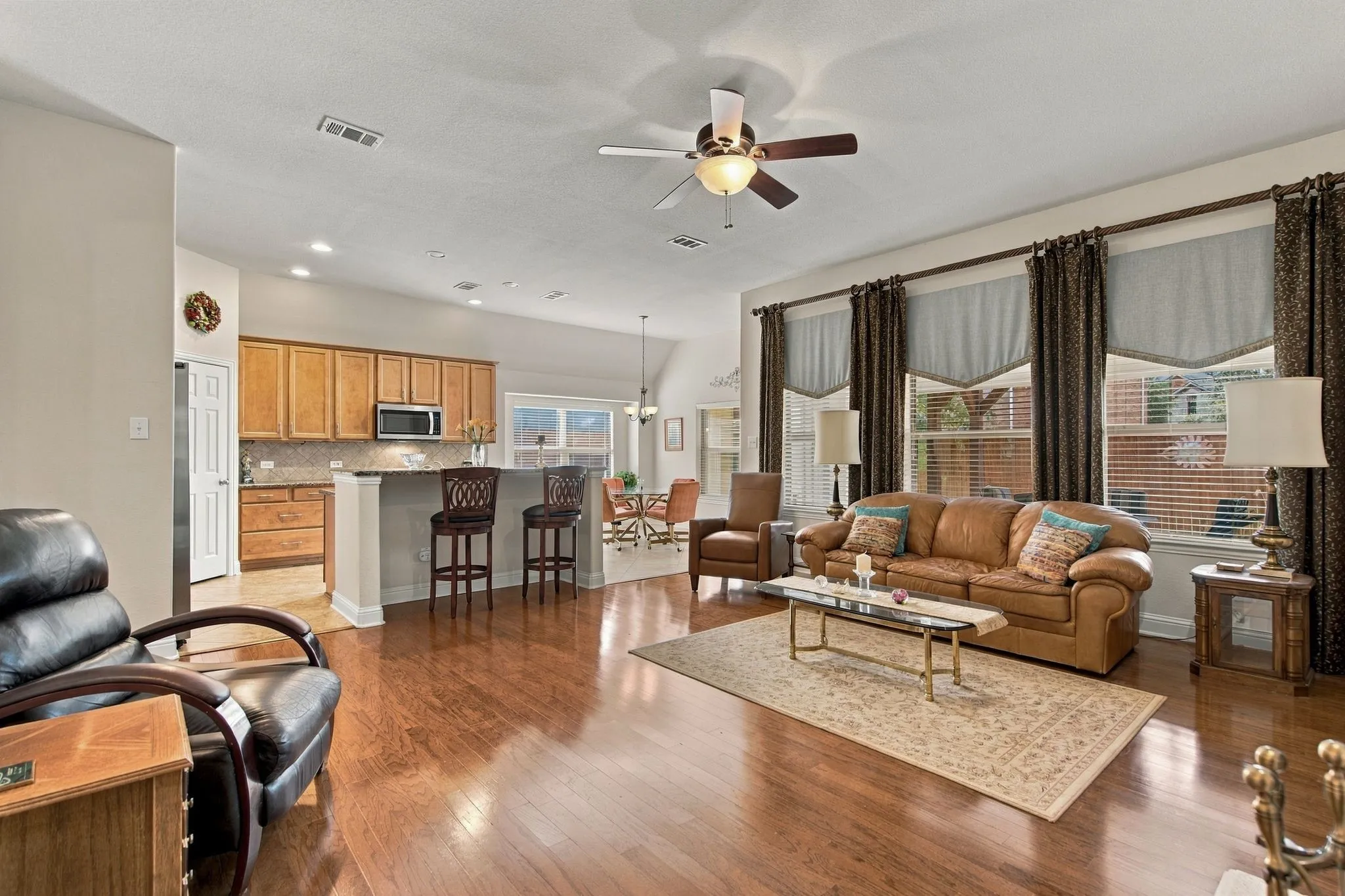 Single Family Residence For Sale in Denton County , 850 Carolina Way, Lantana, Texas 76226, 4 Bedroom, 2 Bathroom, 2 Garage spaces, 2,347 Sqft, built in 2006, mls#21401783, Real Estate Agent in Lantana, Homes For Sale in Denton county, Homes For Sale in Lantana, Realtor in Lantana Texas, Real Estate Brokerage Independent Realty Texas, Luminita Cordes Realtor