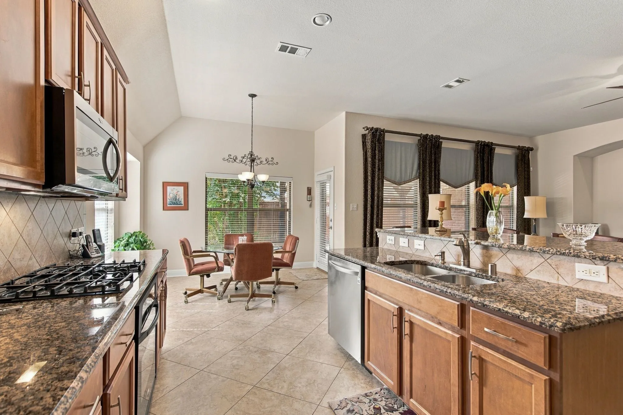 Single Family Residence For Sale in Denton County , 850 Carolina Way, Lantana, Texas 76226, 4 Bedroom, 2 Bathroom, 2 Garage spaces, 2,347 Sqft, built in 2006, mls#21401783, Real Estate Agent in Lantana, Homes For Sale in Denton county, Homes For Sale in Lantana, Realtor in Lantana Texas, Real Estate Brokerage Independent Realty Texas, Luminita Cordes Realtor