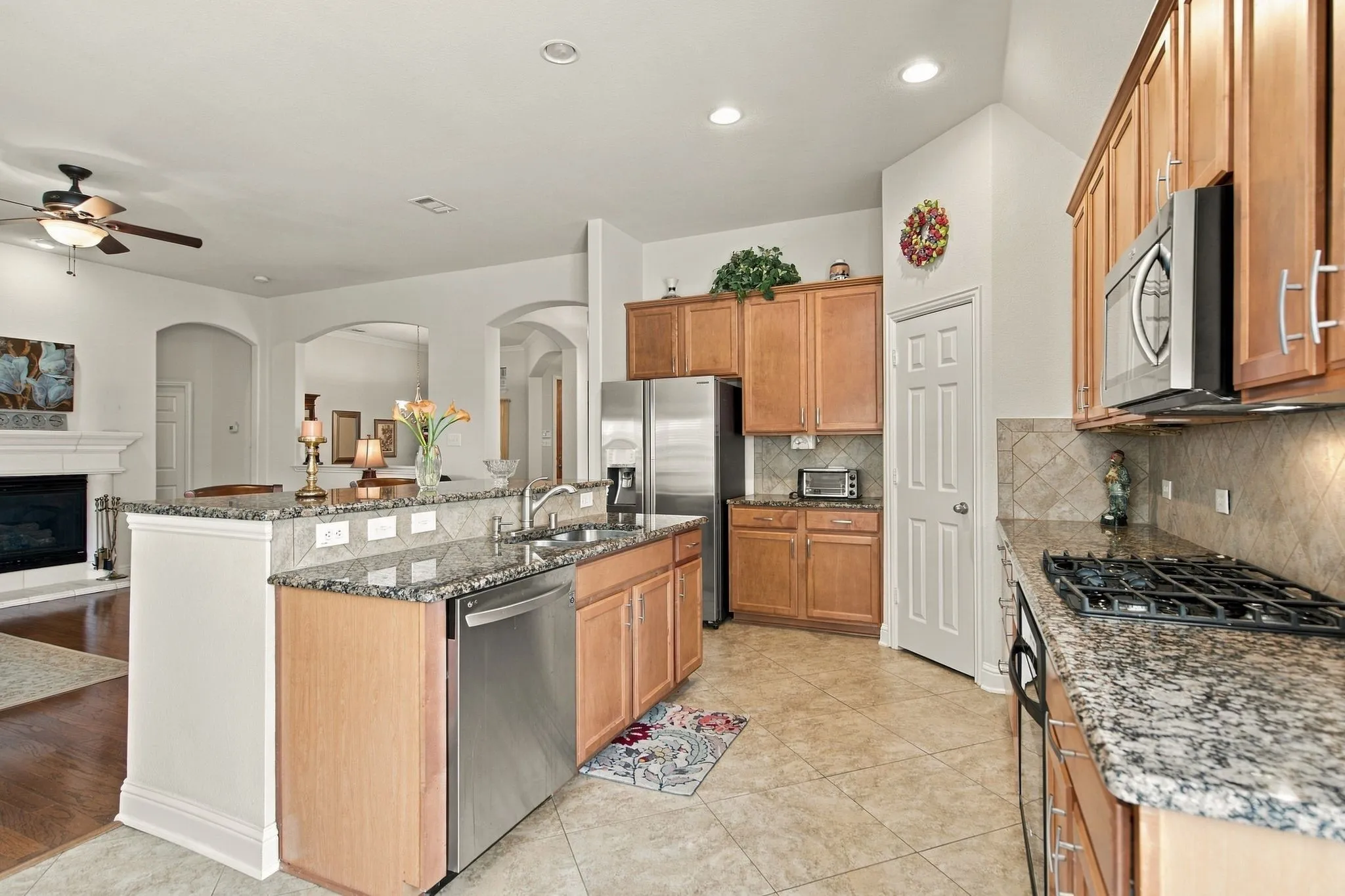 Single Family Residence For Sale in Denton County , 850 Carolina Way, Lantana, Texas 76226, 4 Bedroom, 2 Bathroom, 2 Garage spaces, 2,347 Sqft, built in 2006, mls#21401783, Real Estate Agent in Lantana, Homes For Sale in Denton county, Homes For Sale in Lantana, Realtor in Lantana Texas, Real Estate Brokerage Independent Realty Texas, Luminita Cordes Realtor
