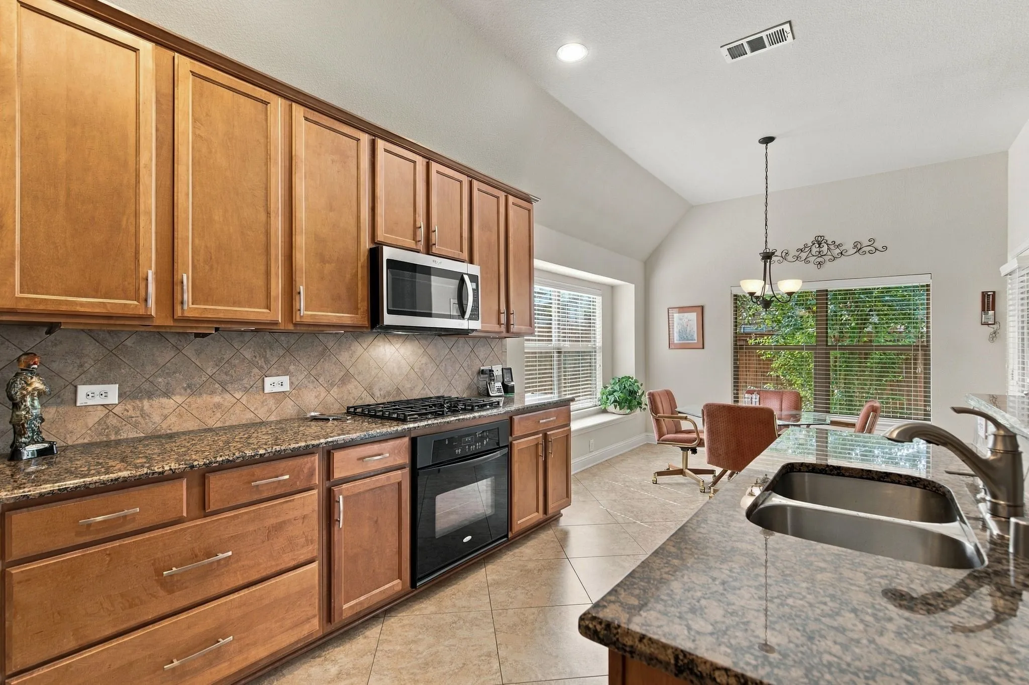 Single Family Residence For Sale in Denton County , 850 Carolina Way, Lantana, Texas 76226, 4 Bedroom, 2 Bathroom, 2 Garage spaces, 2,347 Sqft, built in 2006, mls#21401783, Real Estate Agent in Lantana, Homes For Sale in Denton county, Homes For Sale in Lantana, Realtor in Lantana Texas, Real Estate Brokerage Independent Realty Texas, Luminita Cordes Realtor