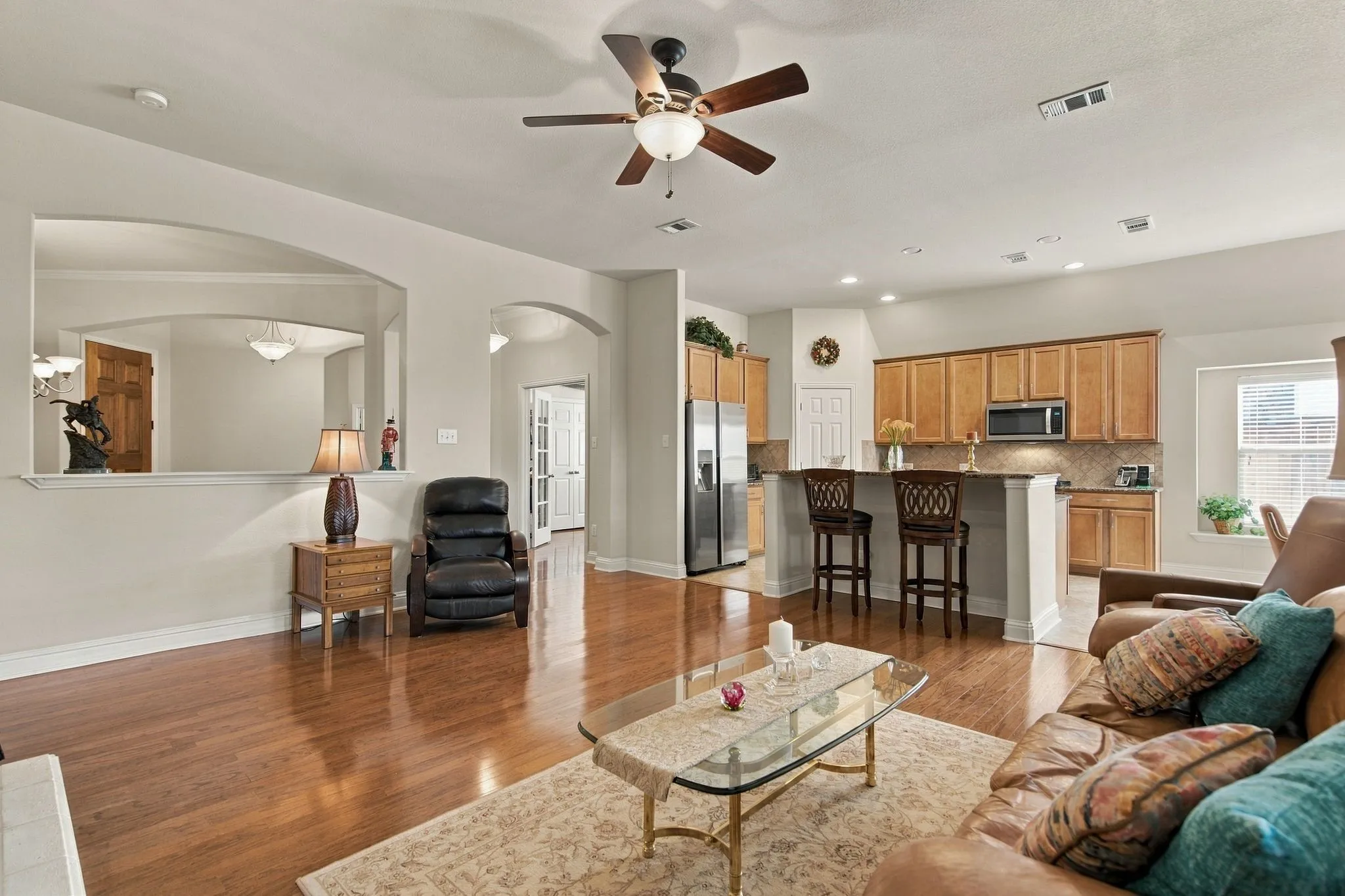 Single Family Residence For Sale in Denton County , 850 Carolina Way, Lantana, Texas 76226, 4 Bedroom, 2 Bathroom, 2 Garage spaces, 2,347 Sqft, built in 2006, mls#21401783, Real Estate Agent in Lantana, Homes For Sale in Denton county, Homes For Sale in Lantana, Realtor in Lantana Texas, Real Estate Brokerage Independent Realty Texas, Luminita Cordes Realtor