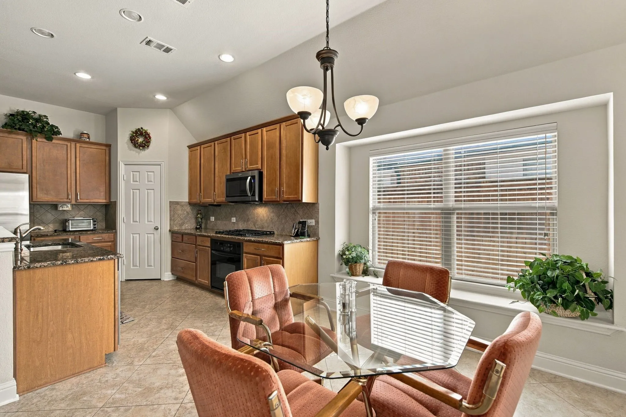 Single Family Residence For Sale in Denton County , 850 Carolina Way, Lantana, Texas 76226, 4 Bedroom, 2 Bathroom, 2 Garage spaces, 2,347 Sqft, built in 2006, mls#21401783, Real Estate Agent in Lantana, Homes For Sale in Denton county, Homes For Sale in Lantana, Realtor in Lantana Texas, Real Estate Brokerage Independent Realty Texas, Luminita Cordes Realtor