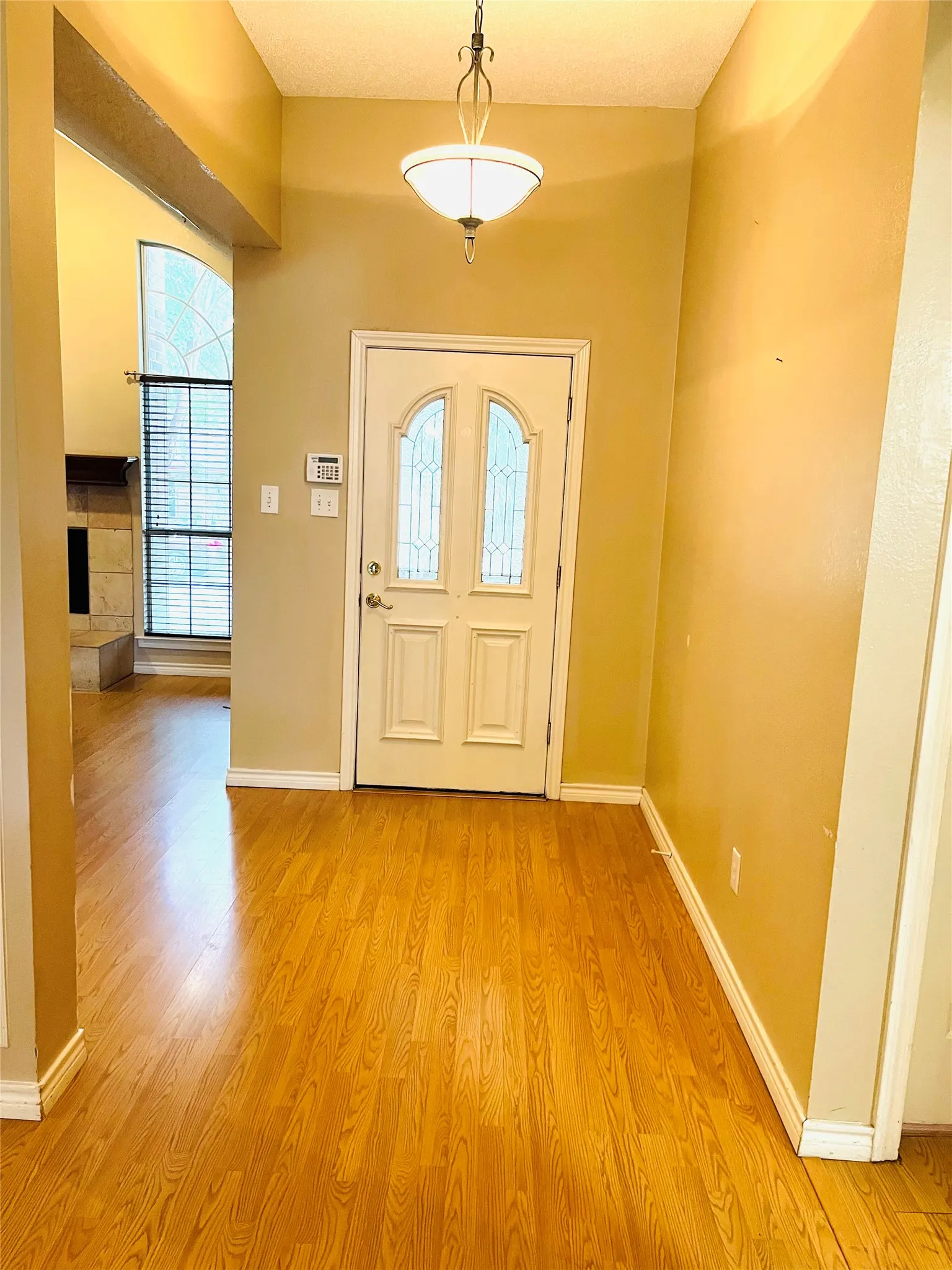 Single Family Residence For Rent in Denton County , 804 Boxwood Drive, Lewisville, Texas 75067, 3 Bedroom, 2 Bathroom, 1 Garage spaces, 1,646 Sqft, built in 1992, mls#21401781, Real Estate Agent in Lewisville, Homes For Rent in Denton county, Homes For Rent in Lewisville, Realtor in Lewisville Texas, Real Estate Brokerage Independent Realty Texas, Luminita Cordes Realtor