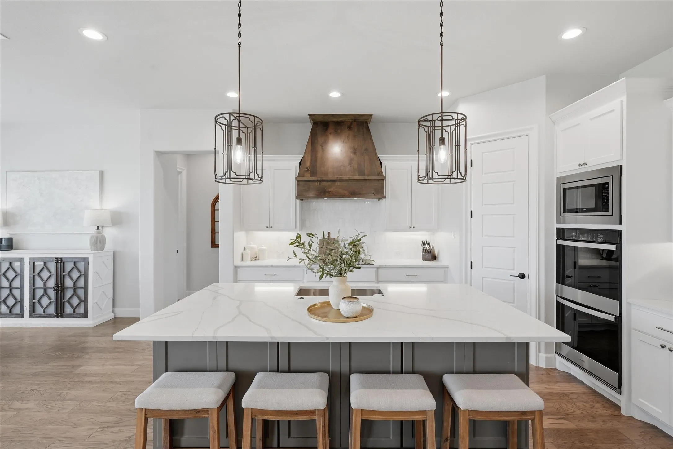 Single Family Residence For Sale in Johnson County , 1525 Blue Lake Drive, Burleson, Texas 76058, 3 Bedroom, 3 Bathroom, 3 Garage spaces, 2,641 Sqft, built in 2023, mls#21401787, Real Estate Agent in Burleson, Homes For Sale in Johnson county, Homes For Sale in Burleson, Realtor in Burleson Texas, Real Estate Brokerage Independent Realty Texas, Luminita Cordes Realtor