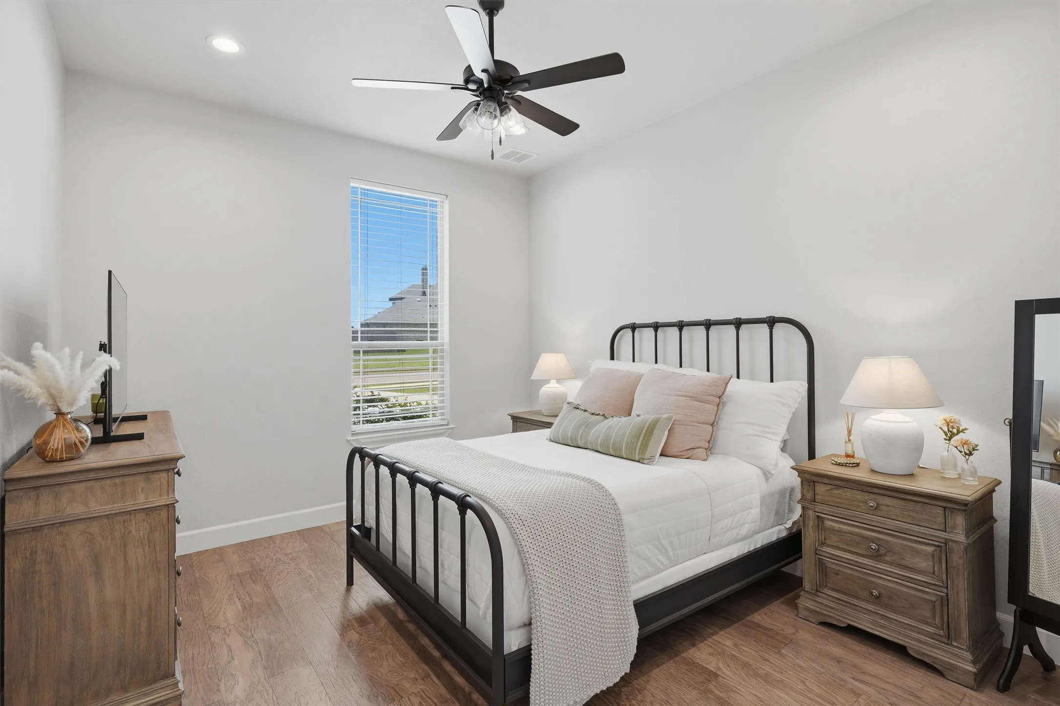 Single Family Residence For Sale in Johnson County , 1525 Blue Lake Drive, Burleson, Texas 76058, 3 Bedroom, 3 Bathroom, 3 Garage spaces, 2,641 Sqft, built in 2023, mls#21401787, Real Estate Agent in Burleson, Homes For Sale in Johnson county, Homes For Sale in Burleson, Realtor in Burleson Texas, Real Estate Brokerage Independent Realty Texas, Luminita Cordes Realtor
