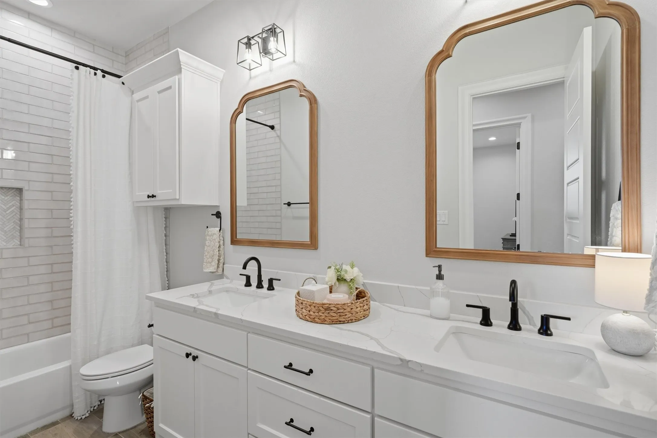 Single Family Residence For Sale in Johnson County , 1525 Blue Lake Drive, Burleson, Texas 76058, 3 Bedroom, 3 Bathroom, 3 Garage spaces, 2,641 Sqft, built in 2023, mls#21401787, Real Estate Agent in Burleson, Homes For Sale in Johnson county, Homes For Sale in Burleson, Realtor in Burleson Texas, Real Estate Brokerage Independent Realty Texas, Luminita Cordes Realtor