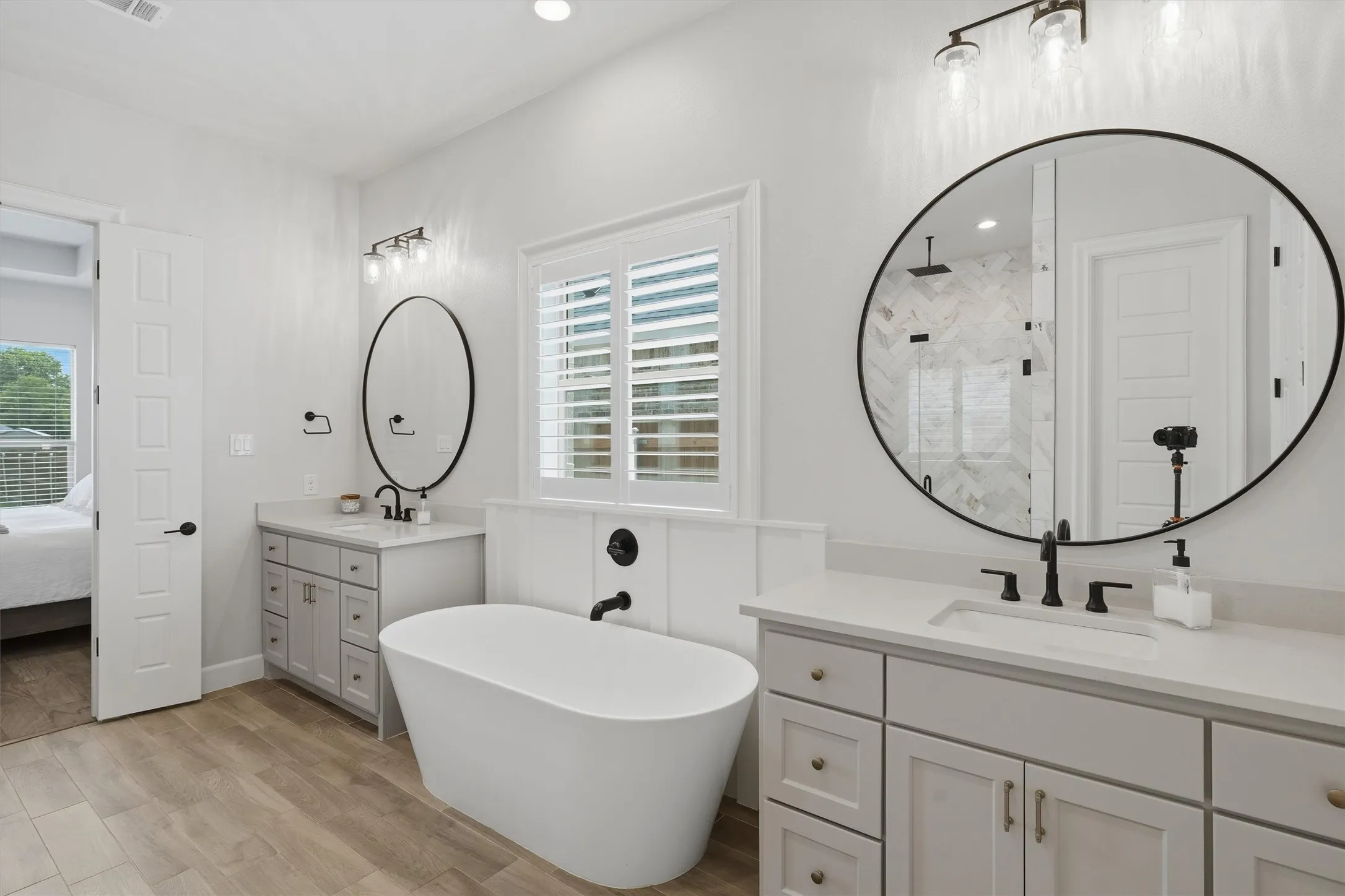 Single Family Residence For Sale in Johnson County , 1525 Blue Lake Drive, Burleson, Texas 76058, 3 Bedroom, 3 Bathroom, 3 Garage spaces, 2,641 Sqft, built in 2023, mls#21401787, Real Estate Agent in Burleson, Homes For Sale in Johnson county, Homes For Sale in Burleson, Realtor in Burleson Texas, Real Estate Brokerage Independent Realty Texas, Luminita Cordes Realtor