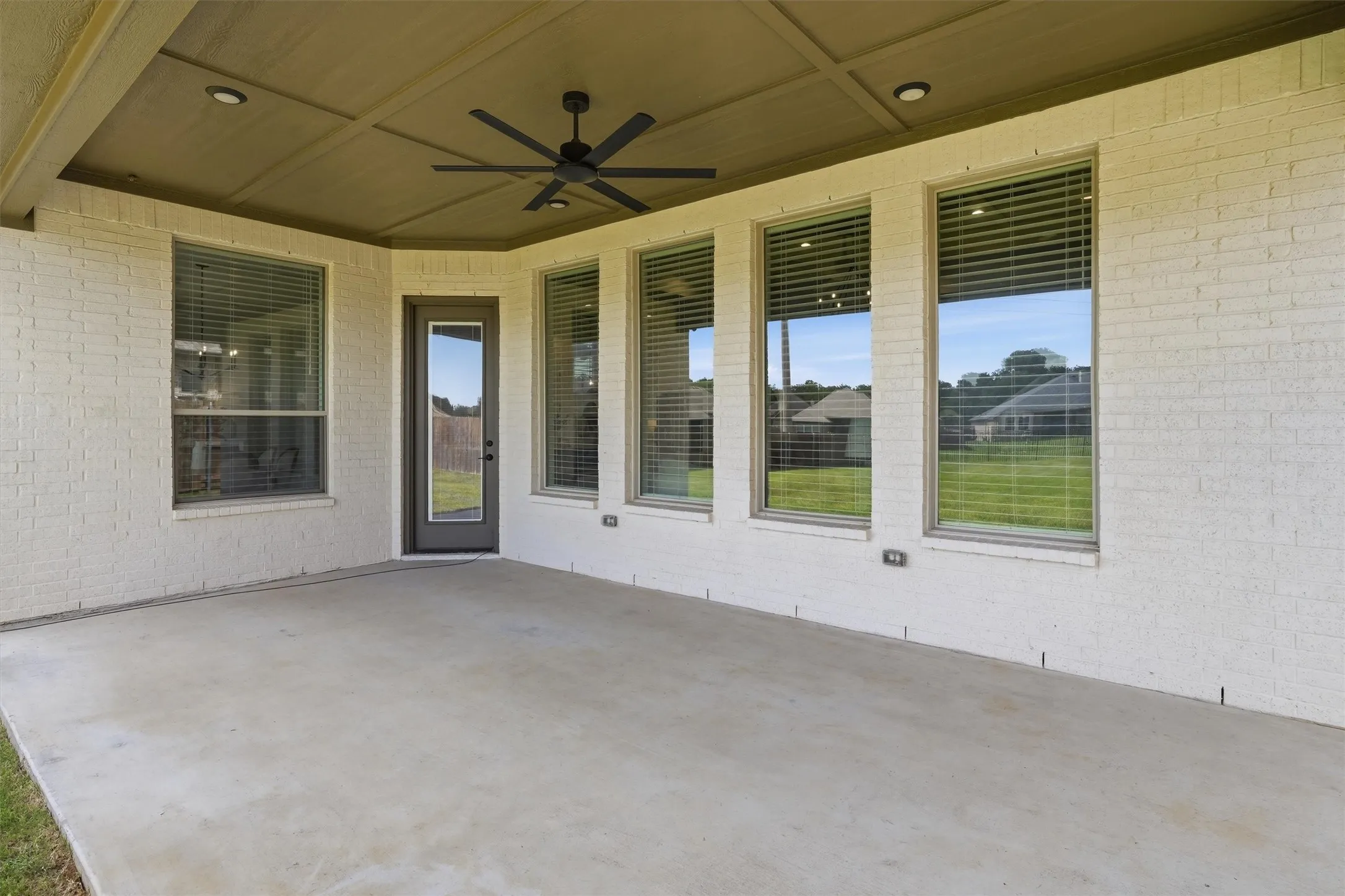 Single Family Residence For Sale in Johnson County , 1525 Blue Lake Drive, Burleson, Texas 76058, 3 Bedroom, 3 Bathroom, 3 Garage spaces, 2,641 Sqft, built in 2023, mls#21401787, Real Estate Agent in Burleson, Homes For Sale in Johnson county, Homes For Sale in Burleson, Realtor in Burleson Texas, Real Estate Brokerage Independent Realty Texas, Luminita Cordes Realtor