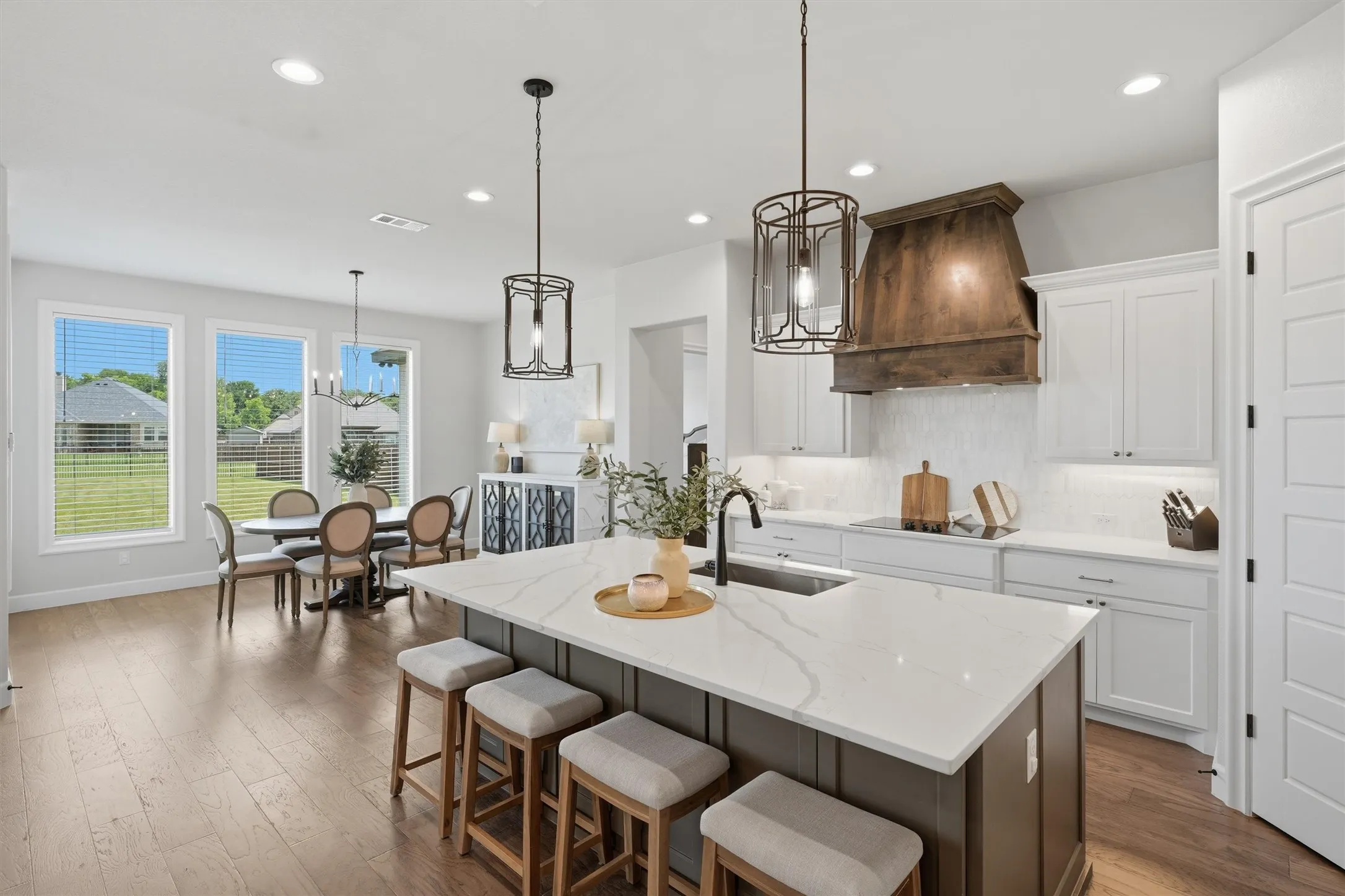 Single Family Residence For Sale in Johnson County , 1525 Blue Lake Drive, Burleson, Texas 76058, 3 Bedroom, 3 Bathroom, 3 Garage spaces, 2,641 Sqft, built in 2023, mls#21401787, Real Estate Agent in Burleson, Homes For Sale in Johnson county, Homes For Sale in Burleson, Realtor in Burleson Texas, Real Estate Brokerage Independent Realty Texas, Luminita Cordes Realtor