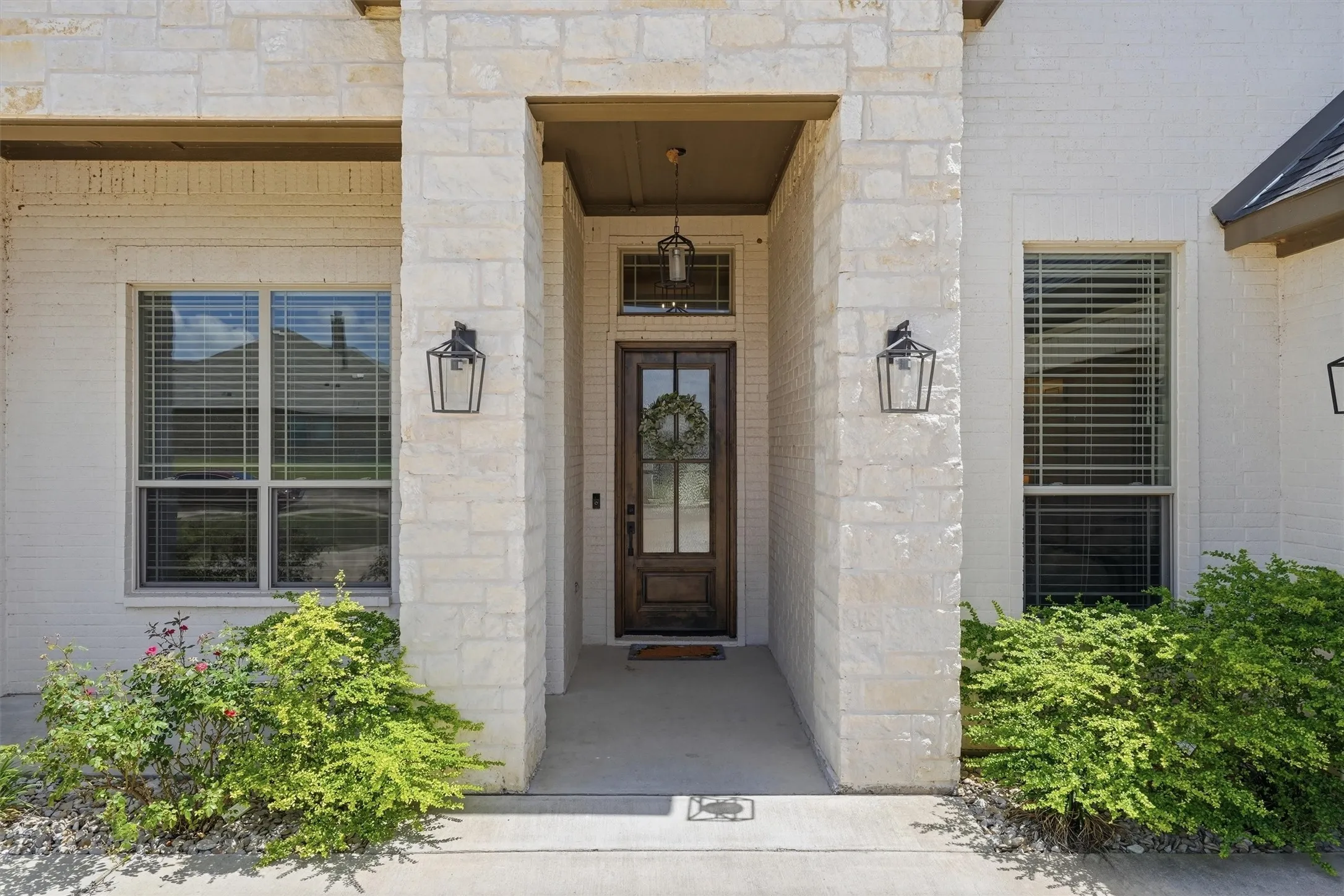 Single Family Residence For Sale in Johnson County , 1525 Blue Lake Drive, Burleson, Texas 76058, 3 Bedroom, 3 Bathroom, 3 Garage spaces, 2,641 Sqft, built in 2023, mls#21401787, Real Estate Agent in Burleson, Homes For Sale in Johnson county, Homes For Sale in Burleson, Realtor in Burleson Texas, Real Estate Brokerage Independent Realty Texas, Luminita Cordes Realtor