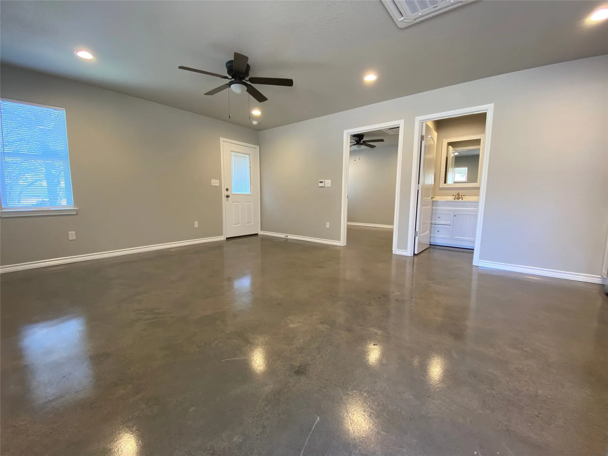 Single Family Residence For Rent in Parker County , 1549 Ranger Highway 101, Weatherford, Texas 76086, 1 Bedroom, 1 Bathroom, Garage spaces, 549 Sqft, built in 2019, mls#21401788, Real Estate Agent in Weatherford, Homes For Rent in Parker county, Homes For Rent in Weatherford, Realtor in Weatherford Texas, Real Estate Brokerage Independent Realty Texas, Luminita Cordes Realtor