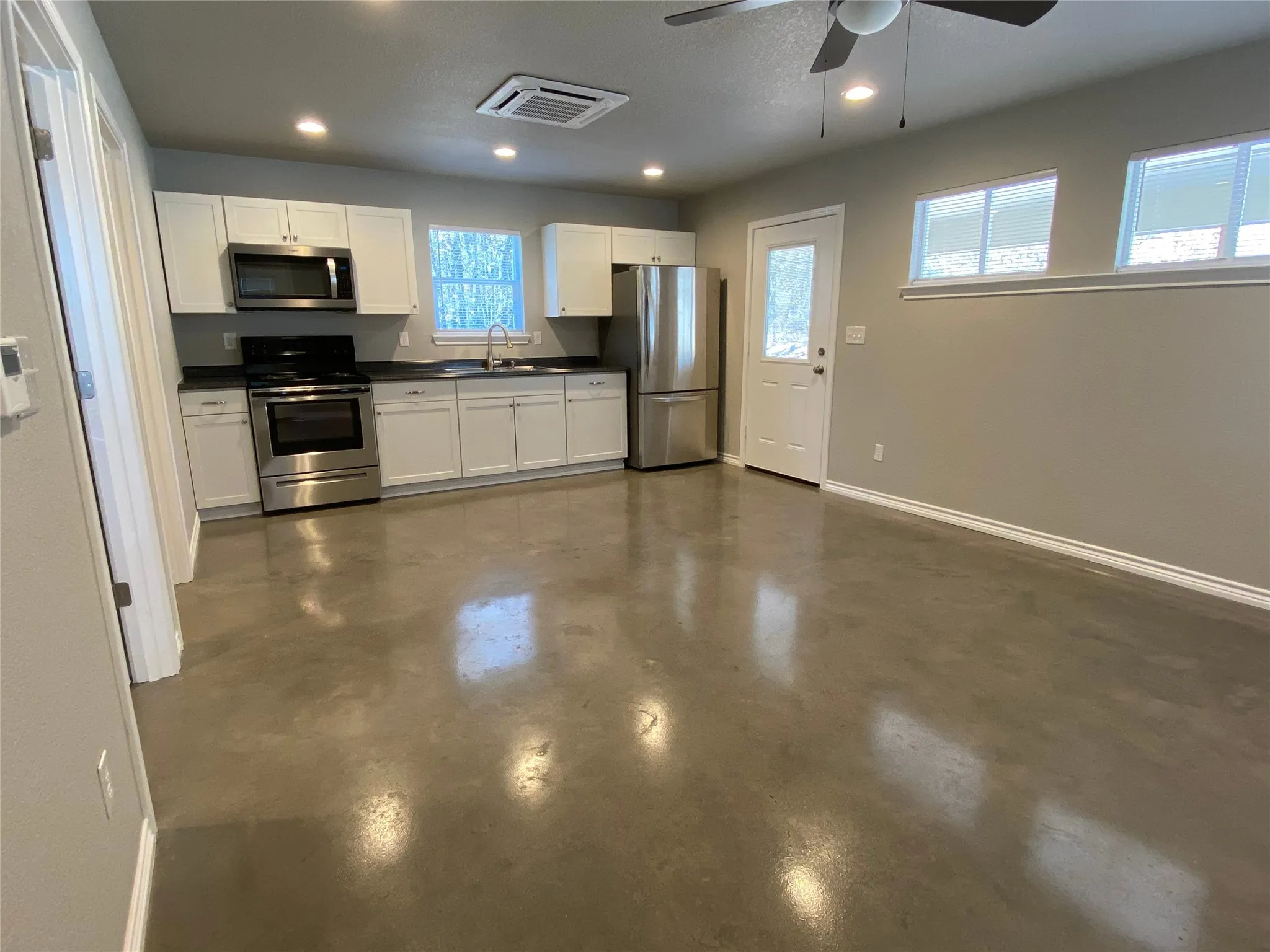 Single Family Residence For Rent in Parker County , 1549 Ranger Highway 101, Weatherford, Texas 76086, 1 Bedroom, 1 Bathroom, Garage spaces, 549 Sqft, built in 2019, mls#21401788, Real Estate Agent in Weatherford, Homes For Rent in Parker county, Homes For Rent in Weatherford, Realtor in Weatherford Texas, Real Estate Brokerage Independent Realty Texas, Luminita Cordes Realtor