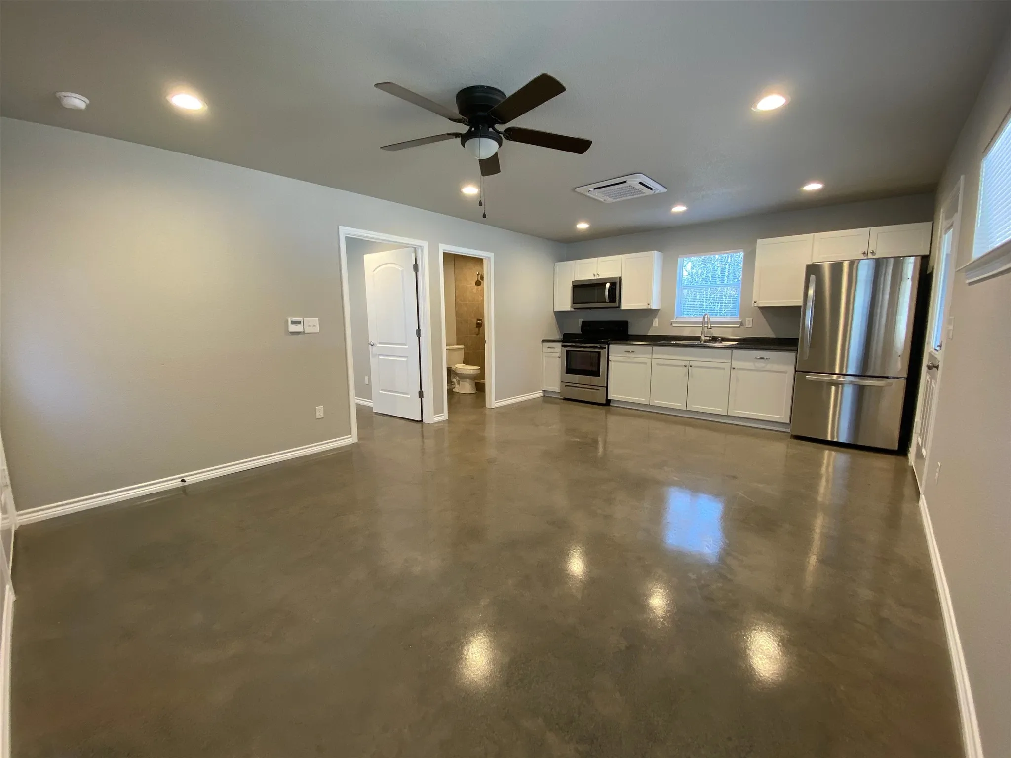 Single Family Residence For Rent in Parker County , 1549 Ranger Highway 101, Weatherford, Texas 76086, 1 Bedroom, 1 Bathroom, Garage spaces, 549 Sqft, built in 2019, mls#21401788, Real Estate Agent in Weatherford, Homes For Rent in Parker county, Homes For Rent in Weatherford, Realtor in Weatherford Texas, Real Estate Brokerage Independent Realty Texas, Luminita Cordes Realtor