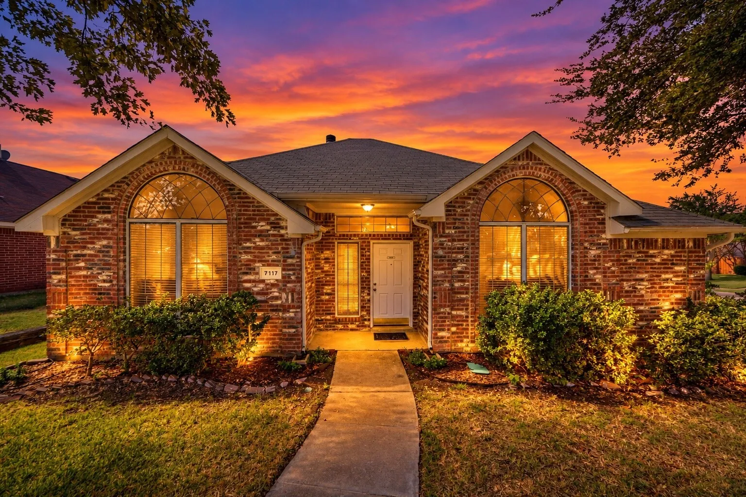 Single Family Residence For Sale in Dallas County , 7117 Charleston Drive, Rowlett, Texas 75089, 3 Bedroom, 2 Bathroom, 2 Garage spaces, 1,377 Sqft, built in 1994, mls#21384997, Real Estate Agent in Rowlett, Homes For Sale in Dallas county, Homes For Sale in Rowlett, Realtor in Rowlett Texas, Real Estate Brokerage Independent Realty Texas, Luminita Cordes Realtor
