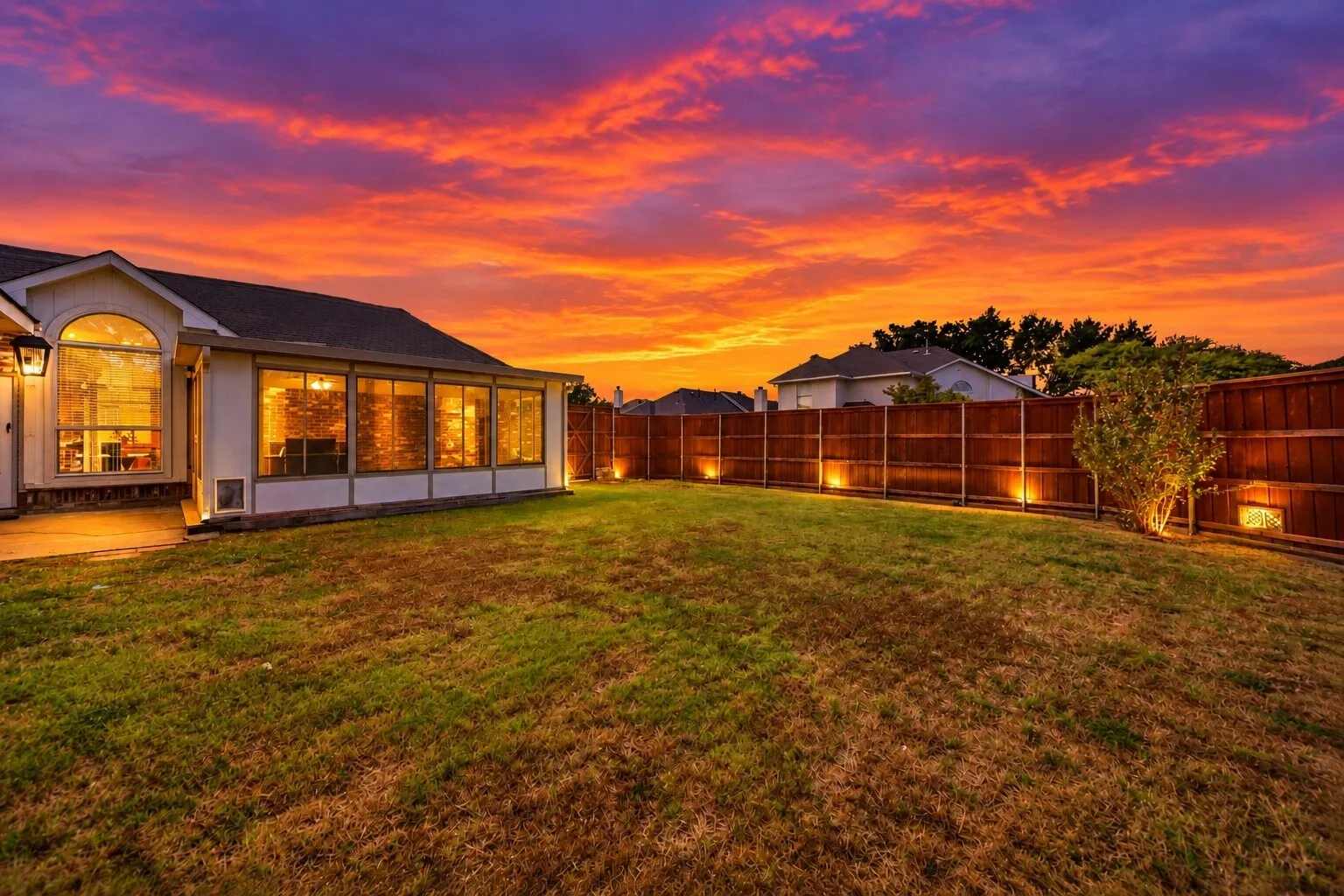 Single Family Residence For Sale in Dallas County , 7117 Charleston Drive, Rowlett, Texas 75089, 3 Bedroom, 2 Bathroom, 2 Garage spaces, 1,377 Sqft, built in 1994, mls#21384997, Real Estate Agent in Rowlett, Homes For Sale in Dallas county, Homes For Sale in Rowlett, Realtor in Rowlett Texas, Real Estate Brokerage Independent Realty Texas, Luminita Cordes Realtor