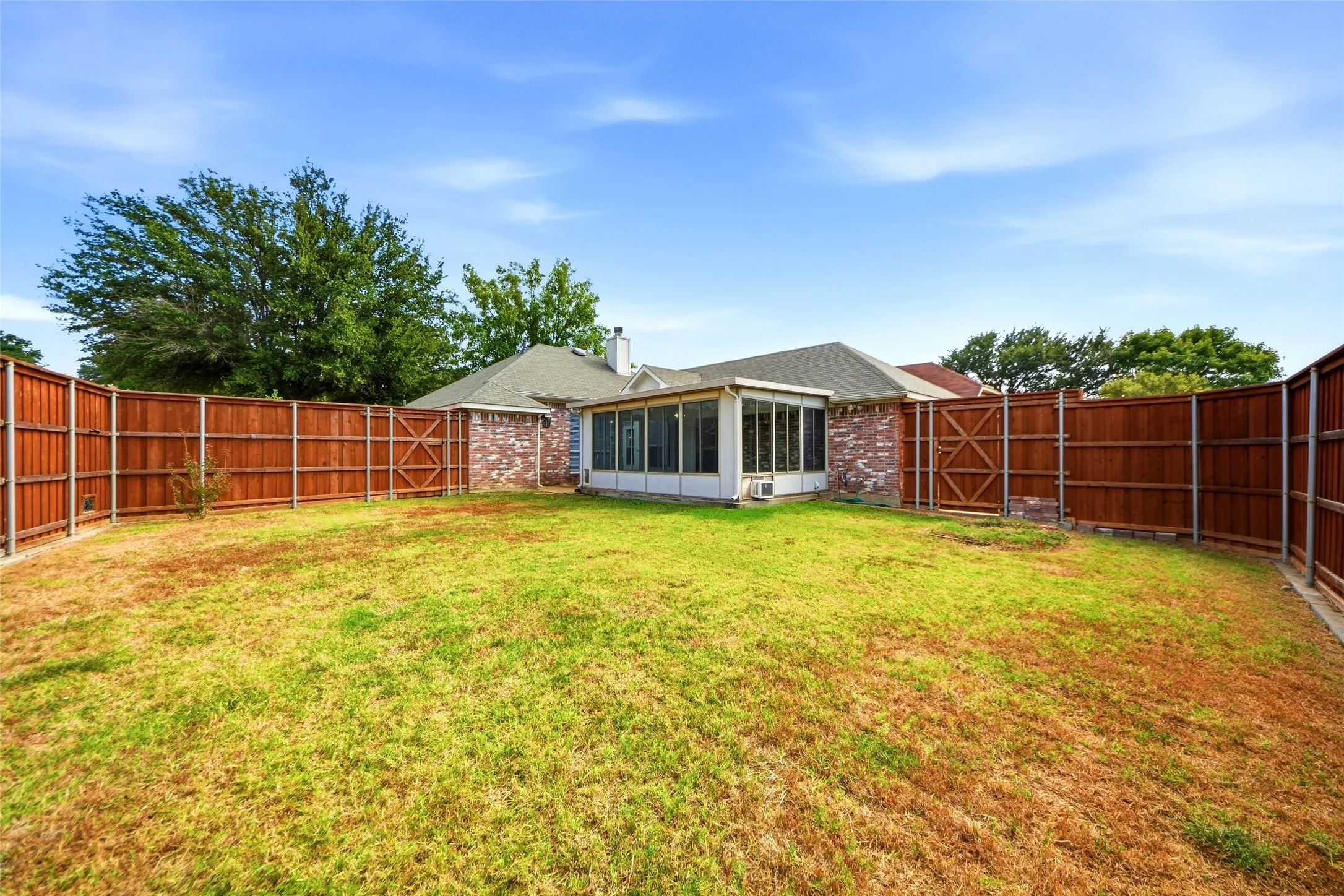Single Family Residence For Sale in Dallas County , 7117 Charleston Drive, Rowlett, Texas 75089, 3 Bedroom, 2 Bathroom, 2 Garage spaces, 1,377 Sqft, built in 1994, mls#21384997, Real Estate Agent in Rowlett, Homes For Sale in Dallas county, Homes For Sale in Rowlett, Realtor in Rowlett Texas, Real Estate Brokerage Independent Realty Texas, Luminita Cordes Realtor