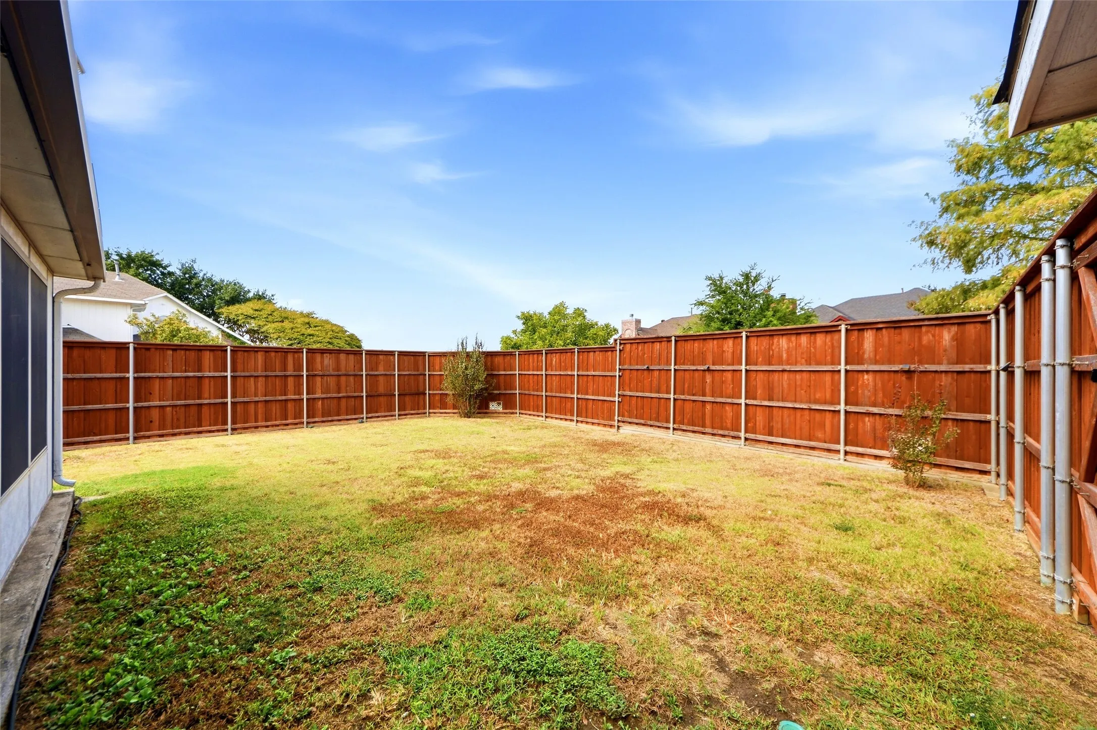 Single Family Residence For Sale in Dallas County , 7117 Charleston Drive, Rowlett, Texas 75089, 3 Bedroom, 2 Bathroom, 2 Garage spaces, 1,377 Sqft, built in 1994, mls#21384997, Real Estate Agent in Rowlett, Homes For Sale in Dallas county, Homes For Sale in Rowlett, Realtor in Rowlett Texas, Real Estate Brokerage Independent Realty Texas, Luminita Cordes Realtor