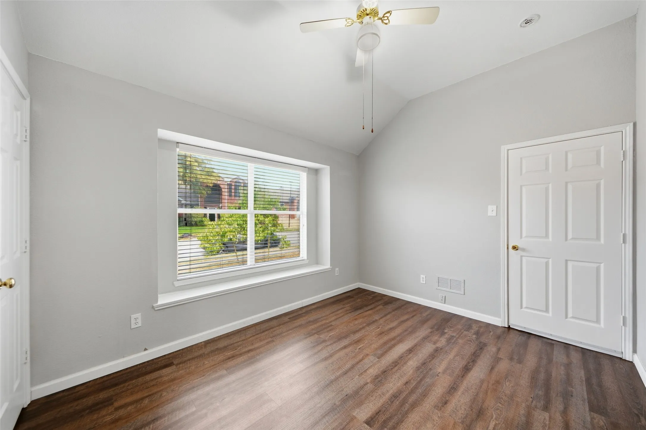 Single Family Residence For Sale in Dallas County , 7117 Charleston Drive, Rowlett, Texas 75089, 3 Bedroom, 2 Bathroom, 2 Garage spaces, 1,377 Sqft, built in 1994, mls#21384997, Real Estate Agent in Rowlett, Homes For Sale in Dallas county, Homes For Sale in Rowlett, Realtor in Rowlett Texas, Real Estate Brokerage Independent Realty Texas, Luminita Cordes Realtor