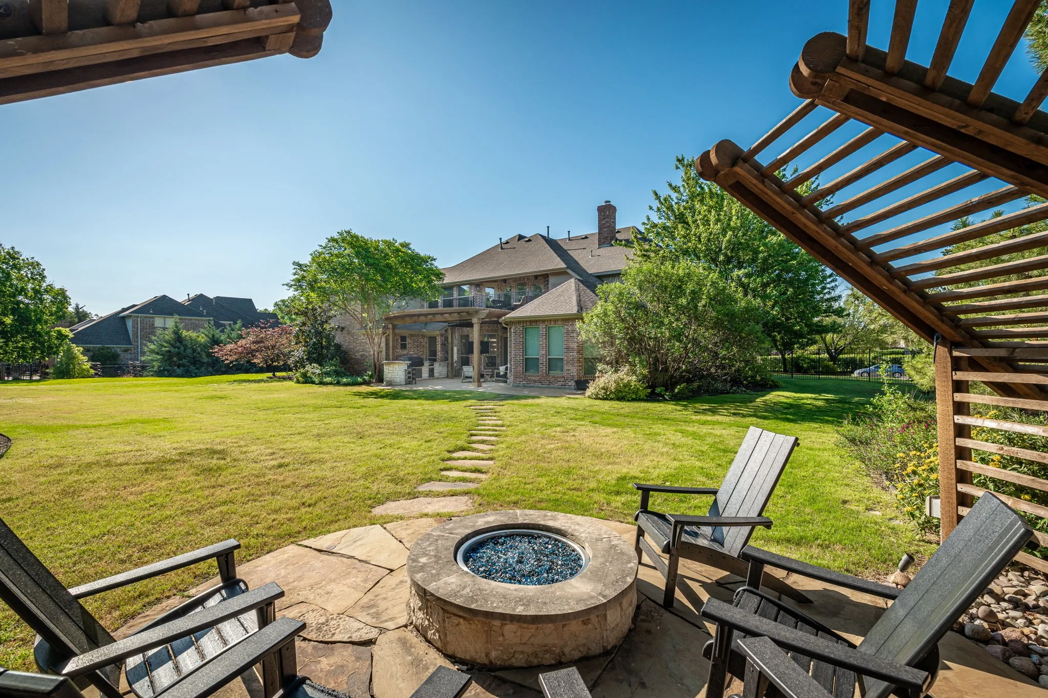 Single Family Residence For Sale in Collin County , 1412 Parkview Lane, Murphy, Texas 75094, 5 Bedroom, 5 Bathroom, 3 Garage spaces, 5,513 Sqft, built in 2004, mls#21399356, Real Estate Agent in Murphy, Homes For Sale in Collin county, Homes For Sale in Murphy, Realtor in Murphy Texas, Real Estate Brokerage Independent Realty Texas, Luminita Cordes Realtor