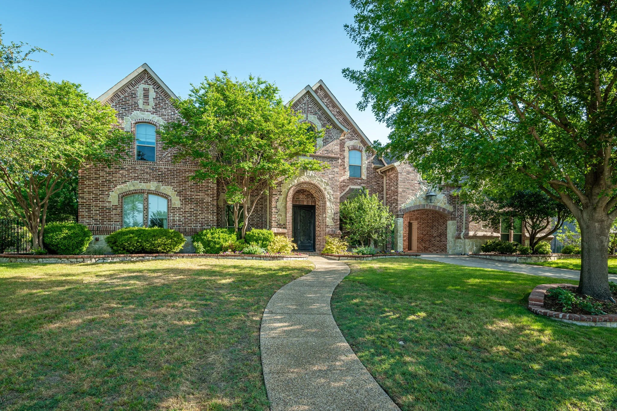 Single Family Residence For Sale in Collin County , 1412 Parkview Lane, Murphy, Texas 75094, 5 Bedroom, 5 Bathroom, 3 Garage spaces, 5,513 Sqft, built in 2004, mls#21399356, Real Estate Agent in Murphy, Homes For Sale in Collin county, Homes For Sale in Murphy, Realtor in Murphy Texas, Real Estate Brokerage Independent Realty Texas, Luminita Cordes Realtor