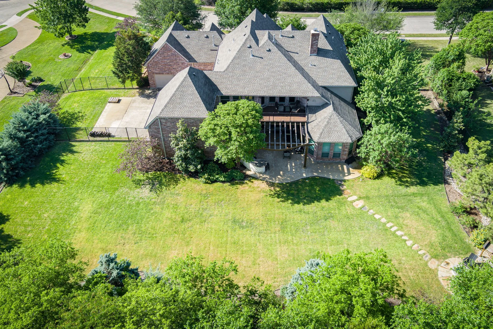 Single Family Residence For Sale in Collin County , 1412 Parkview Lane, Murphy, Texas 75094, 5 Bedroom, 5 Bathroom, 3 Garage spaces, 5,513 Sqft, built in 2004, mls#21399356, Real Estate Agent in Murphy, Homes For Sale in Collin county, Homes For Sale in Murphy, Realtor in Murphy Texas, Real Estate Brokerage Independent Realty Texas, Luminita Cordes Realtor