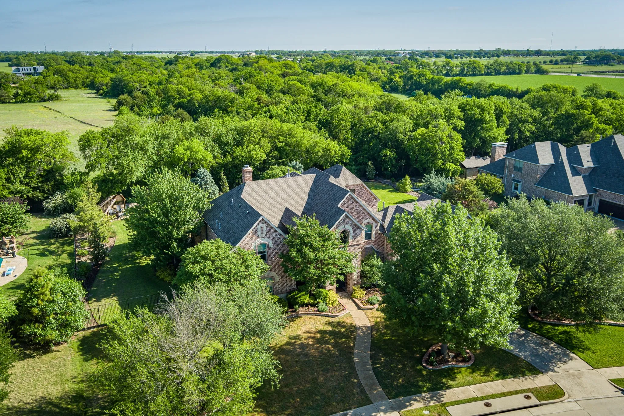 Single Family Residence For Sale in Collin County , 1412 Parkview Lane, Murphy, Texas 75094, 5 Bedroom, 5 Bathroom, 3 Garage spaces, 5,513 Sqft, built in 2004, mls#21399356, Real Estate Agent in Murphy, Homes For Sale in Collin county, Homes For Sale in Murphy, Realtor in Murphy Texas, Real Estate Brokerage Independent Realty Texas, Luminita Cordes Realtor