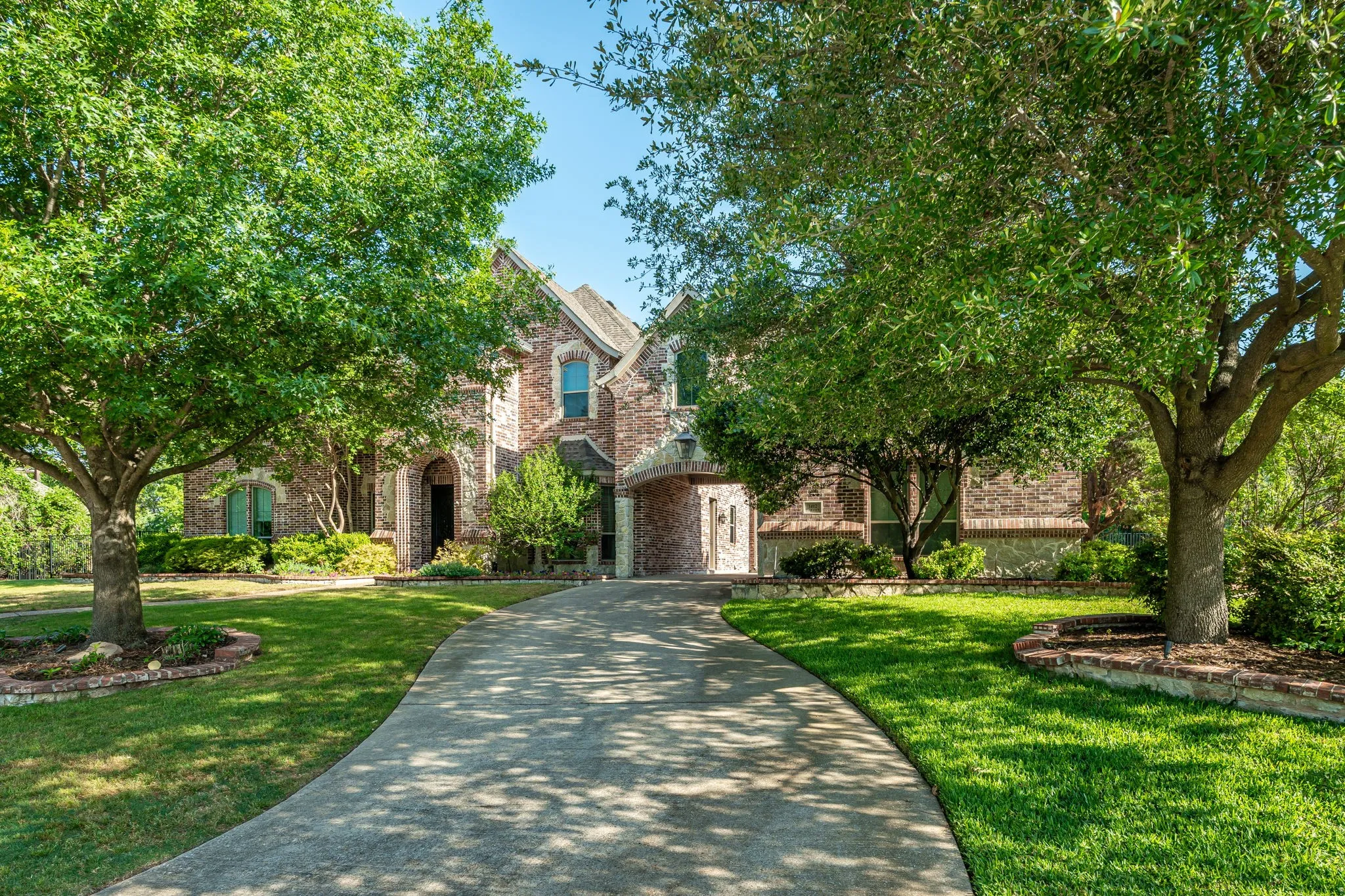 Single Family Residence For Sale in Collin County , 1412 Parkview Lane, Murphy, Texas 75094, 5 Bedroom, 5 Bathroom, 3 Garage spaces, 5,513 Sqft, built in 2004, mls#21399356, Real Estate Agent in Murphy, Homes For Sale in Collin county, Homes For Sale in Murphy, Realtor in Murphy Texas, Real Estate Brokerage Independent Realty Texas, Luminita Cordes Realtor